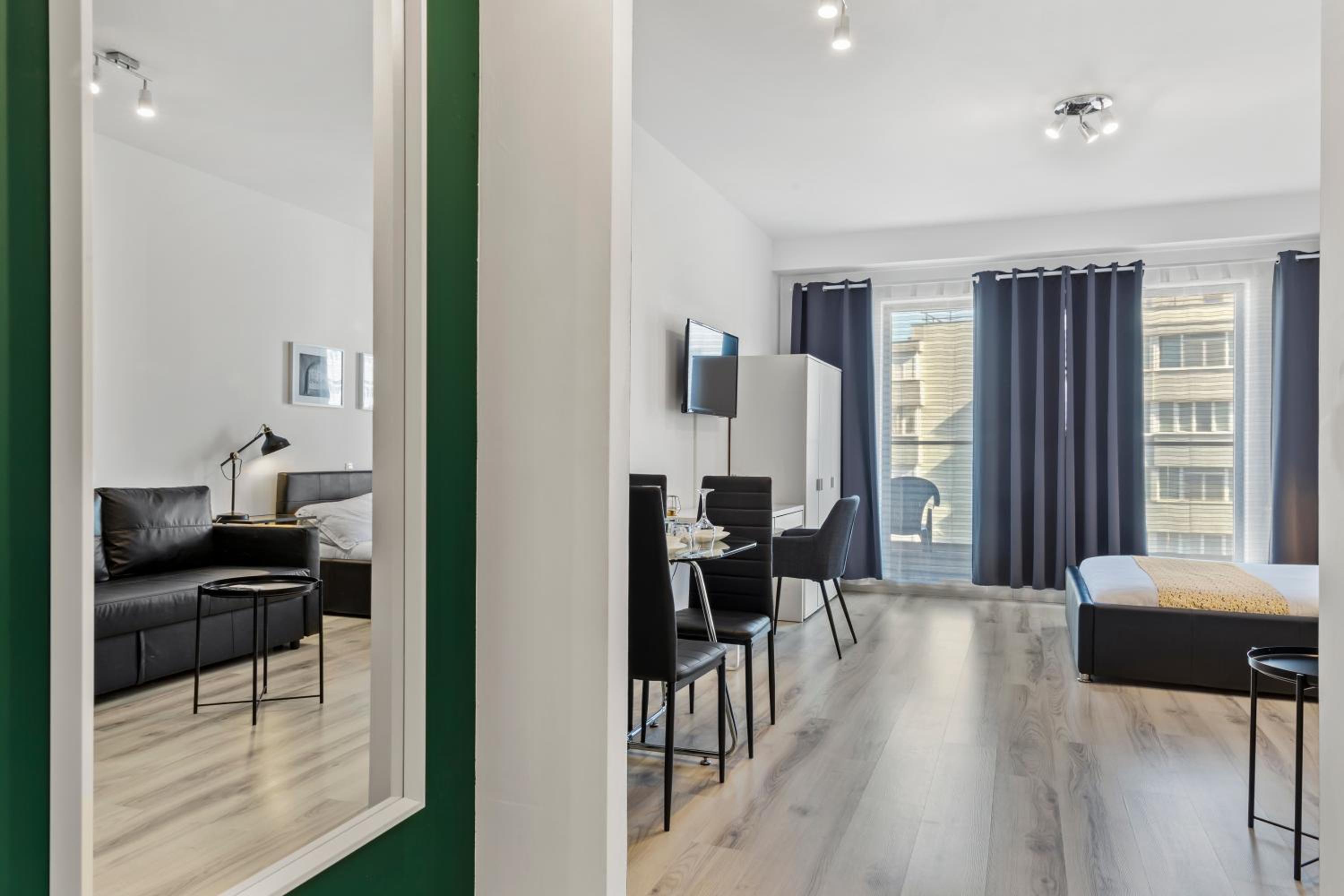 Studio Apartment - Photo 28