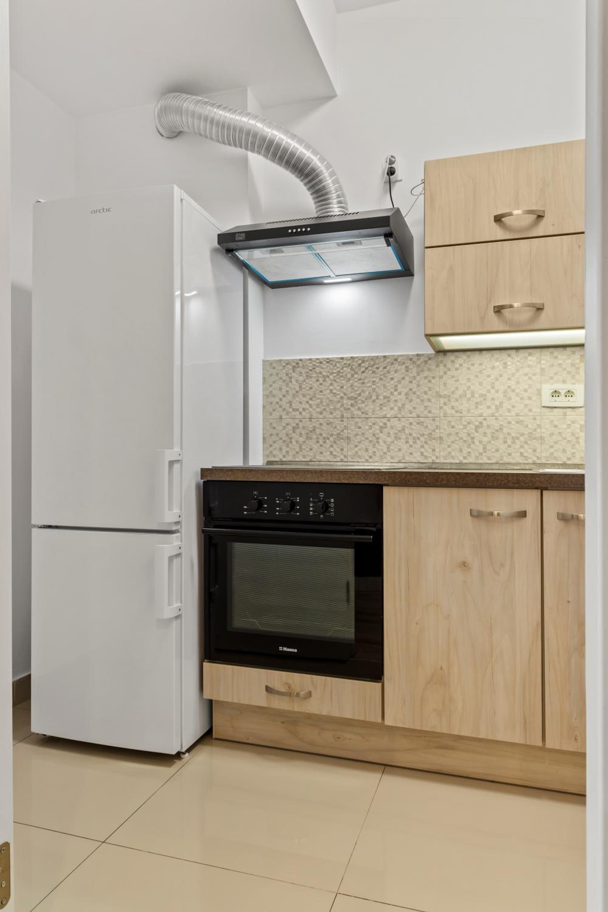 Studio Apartment - Photo 29