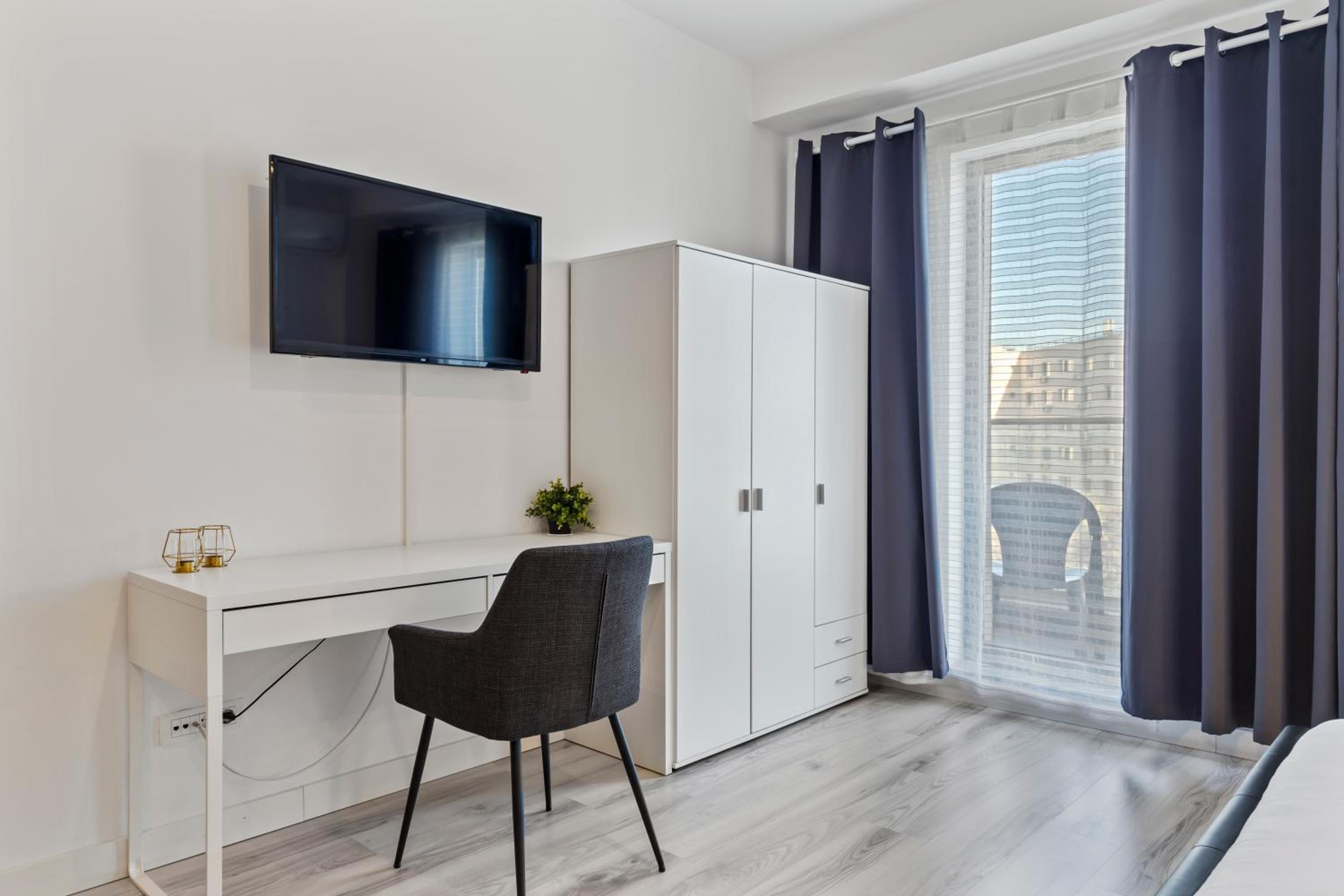 Studio Apartment - Photo 32