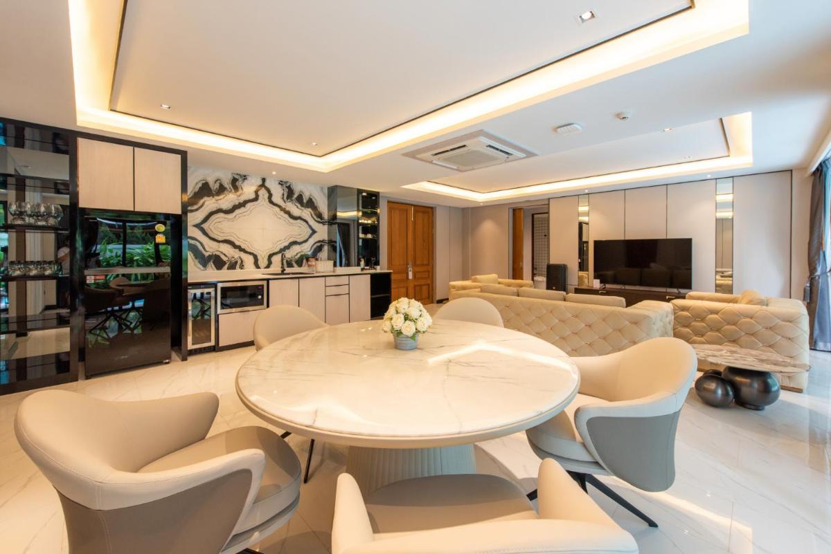 Deluxe Family Suite - Photo 5