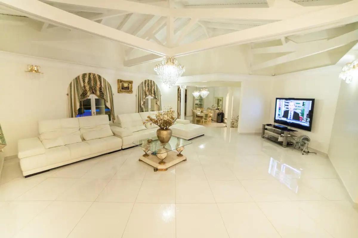 Villa photo 1