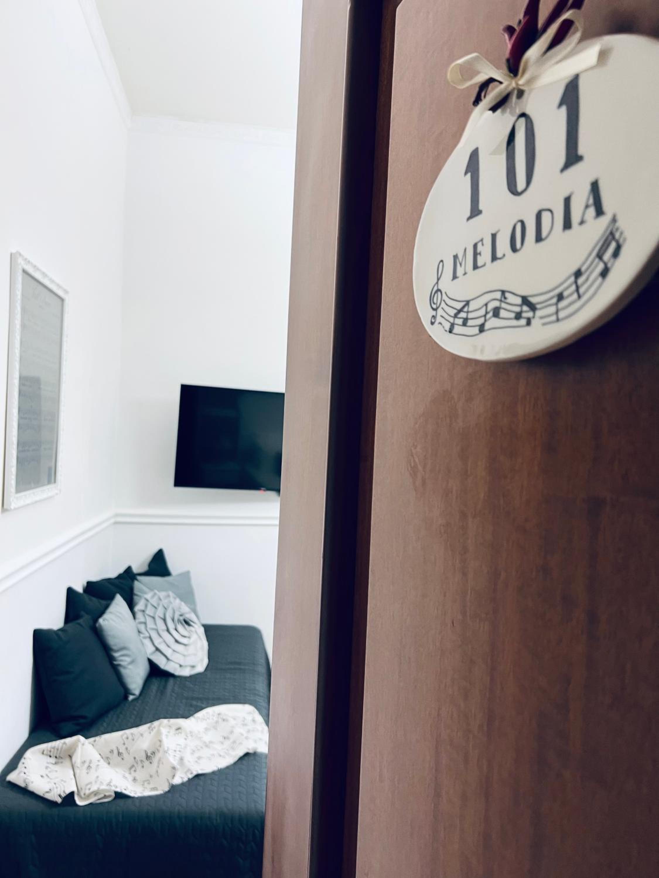 Deluxe Studio