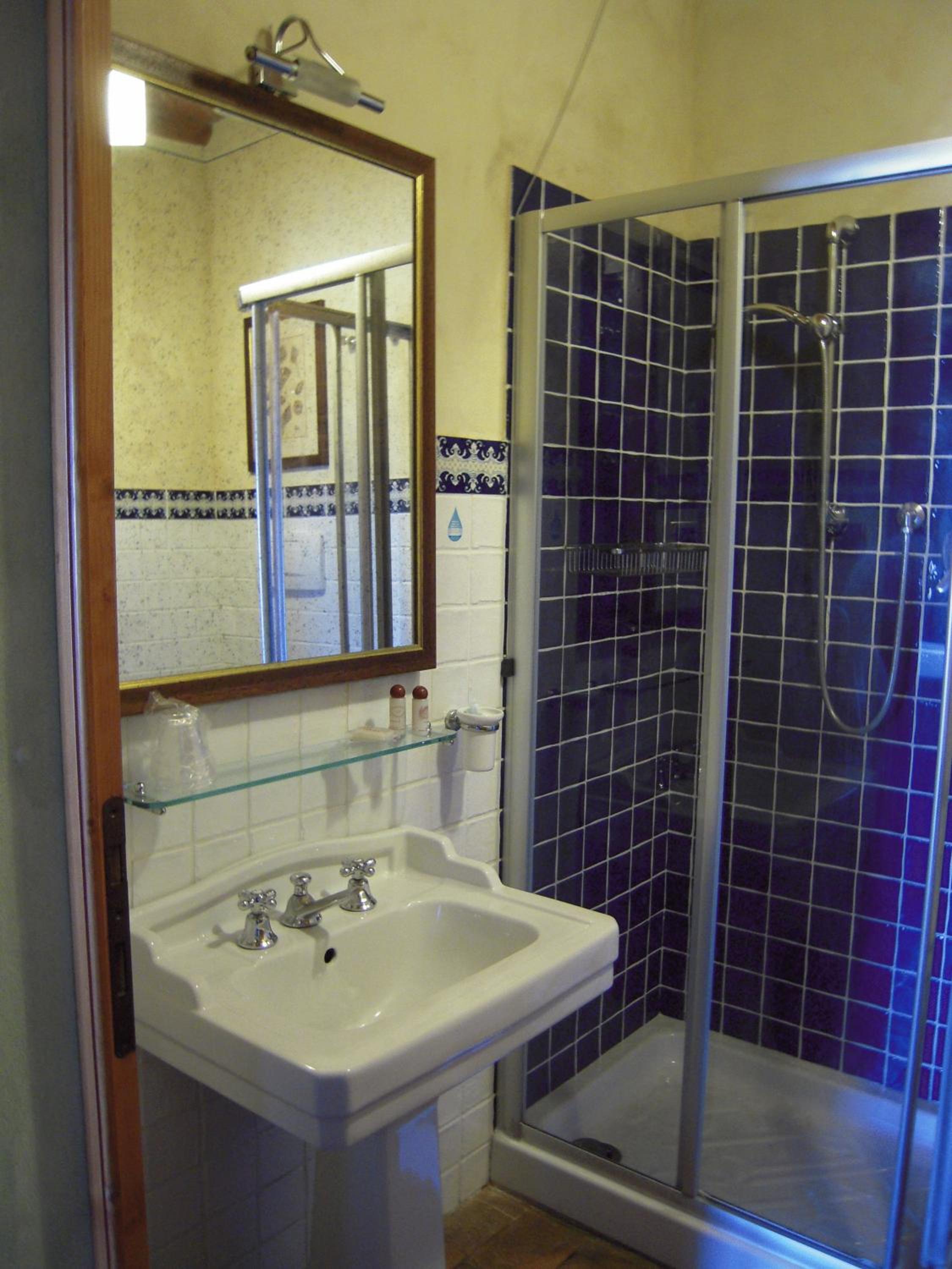 Double Room - Photo 6