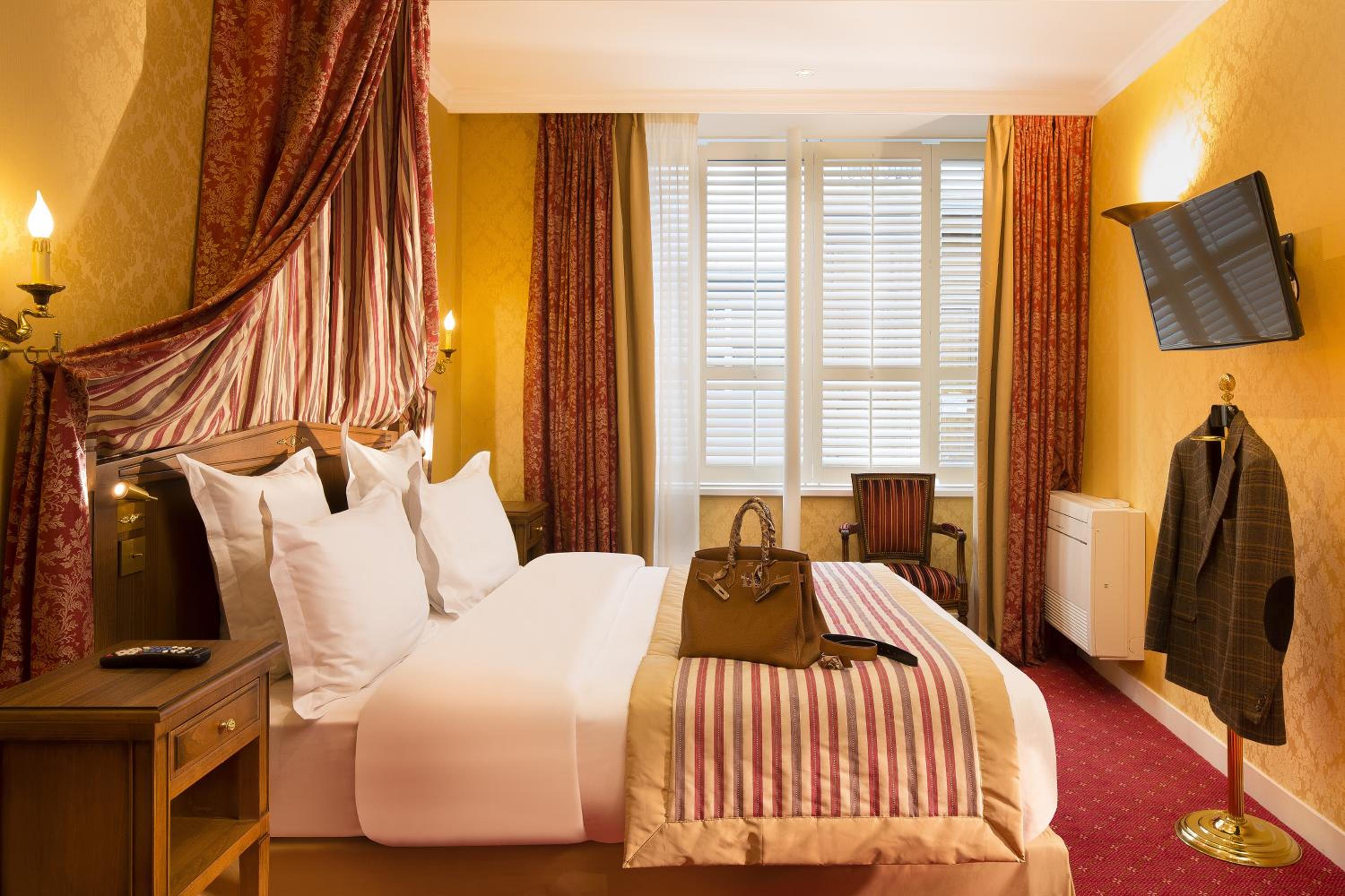 Deluxe Suite photo 3