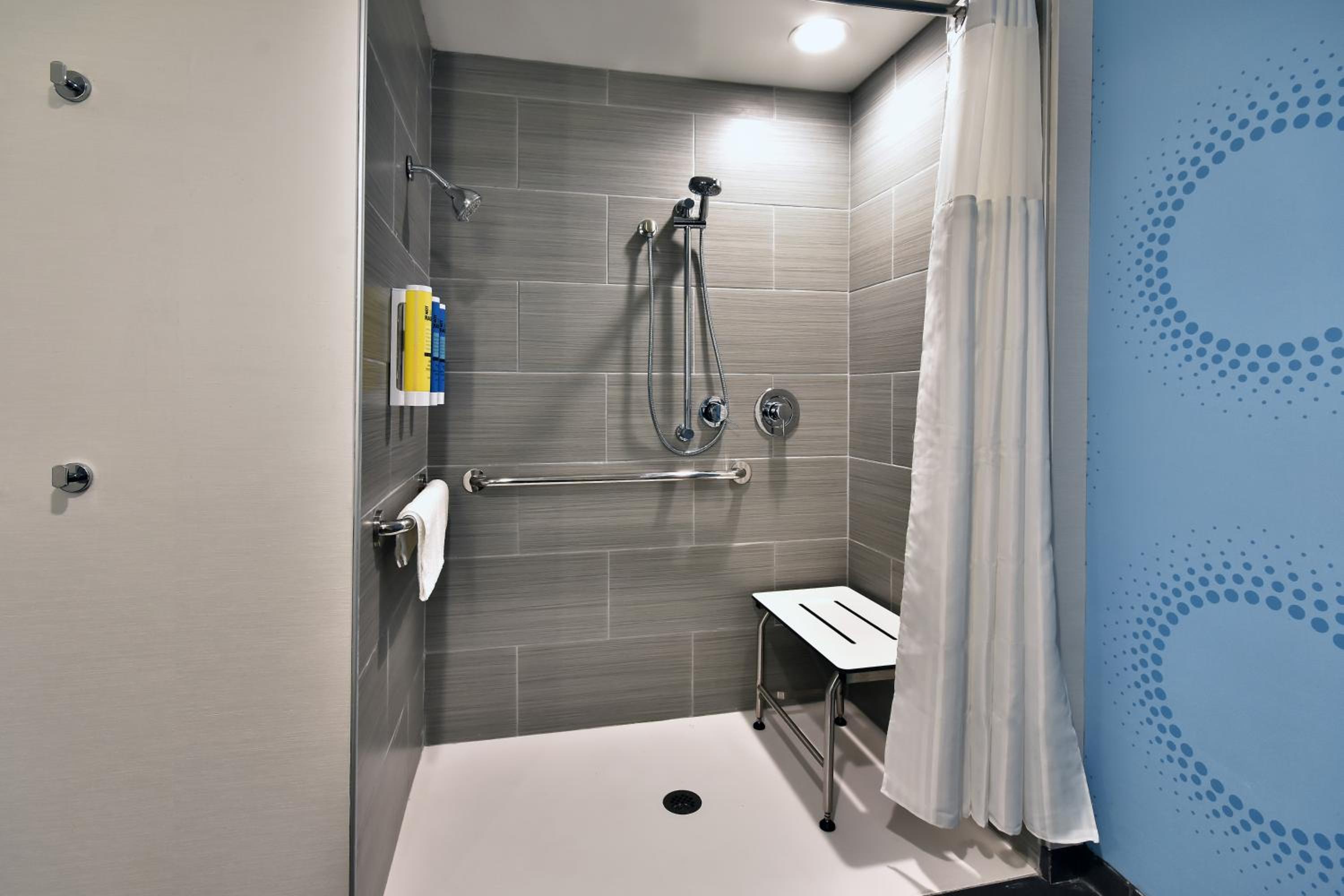 King Room with Bath Tub - Mobility/Hearing Accessible  - Photo 4