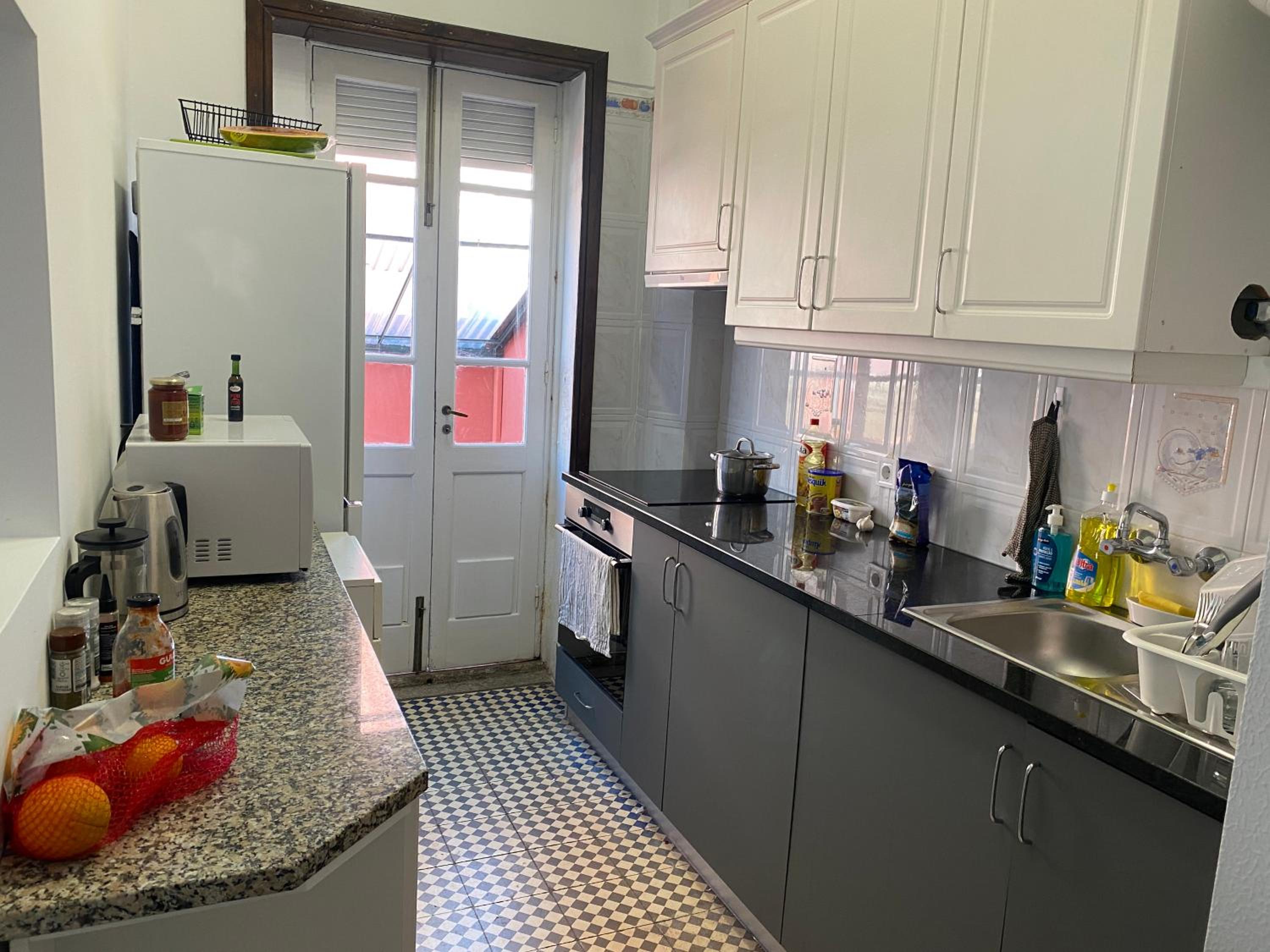 Deluxe Double or Twin Room with City View - Photo 8