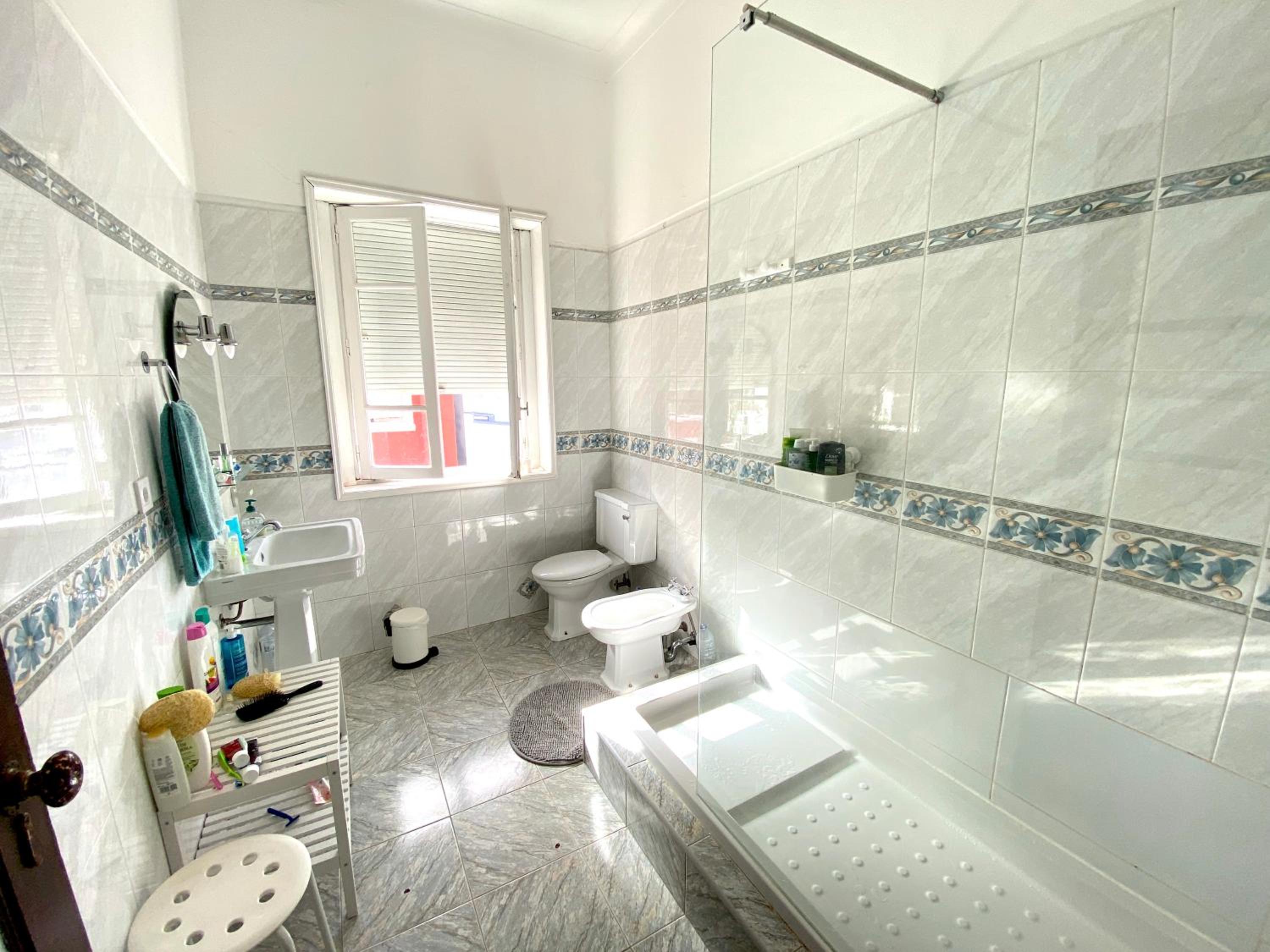 Deluxe Double or Twin Room with City View - Photo 6