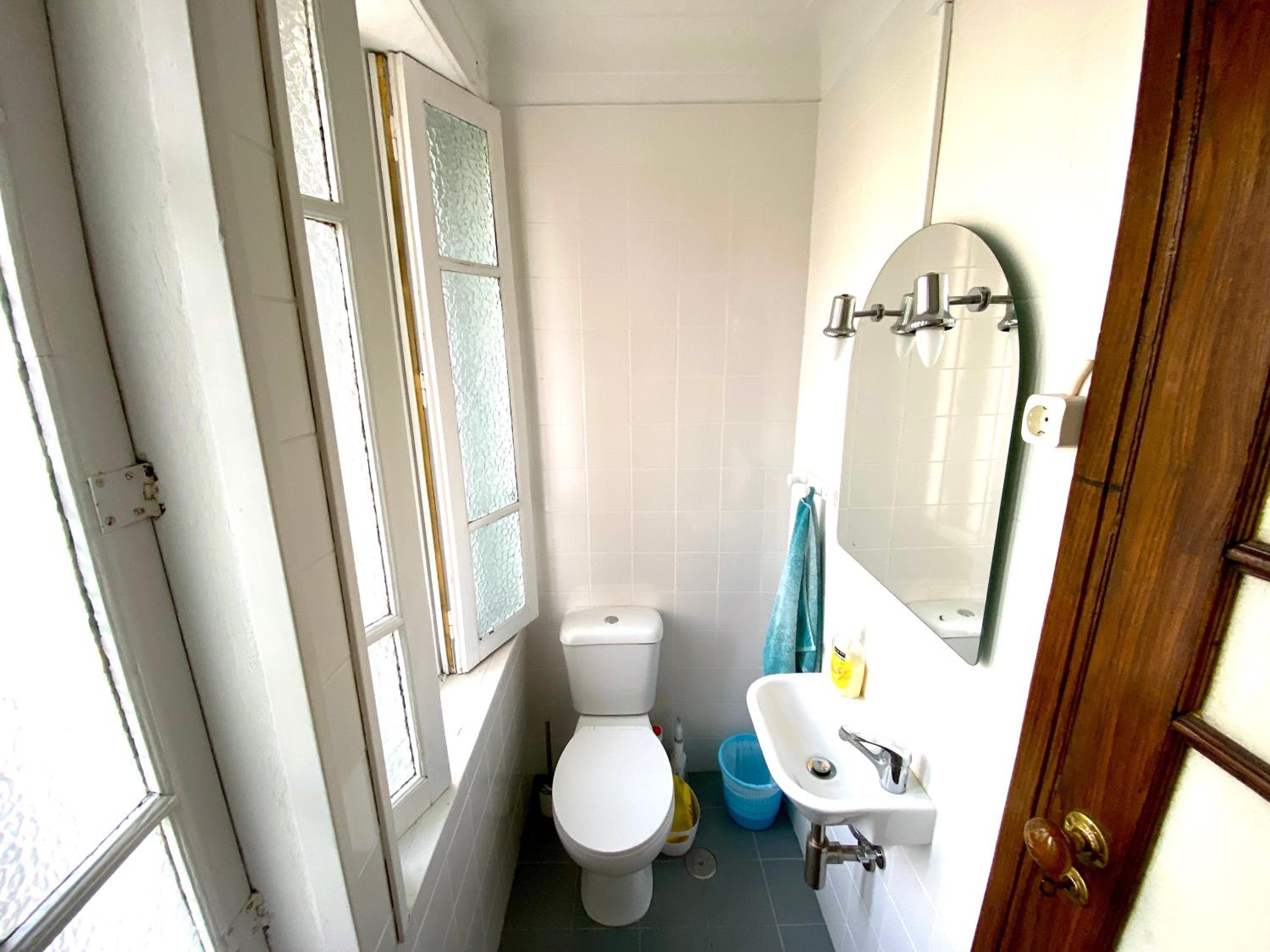 Deluxe Double or Twin Room with City View - Photo 10