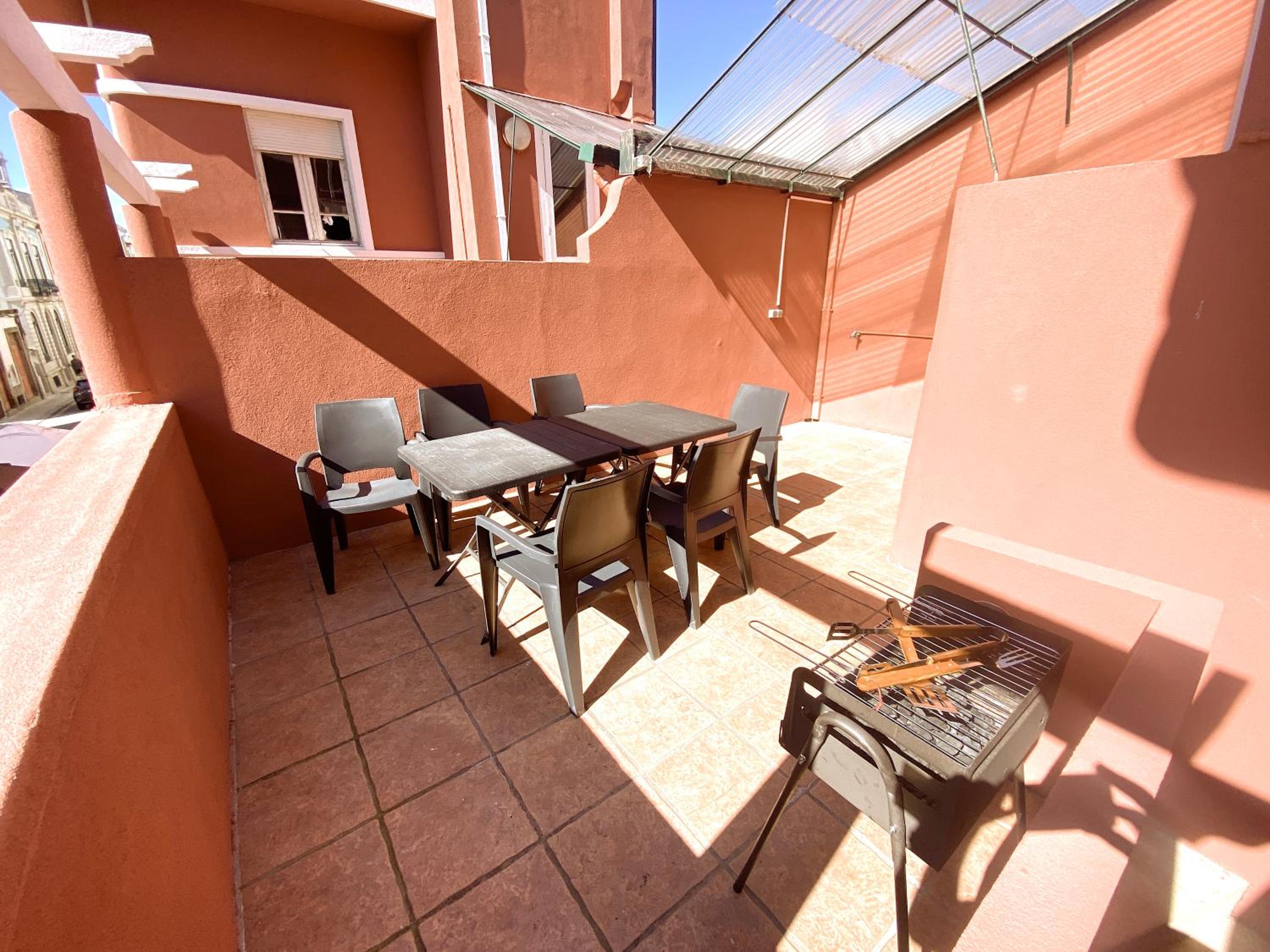 Deluxe Double or Twin Room with City View - Photo 11