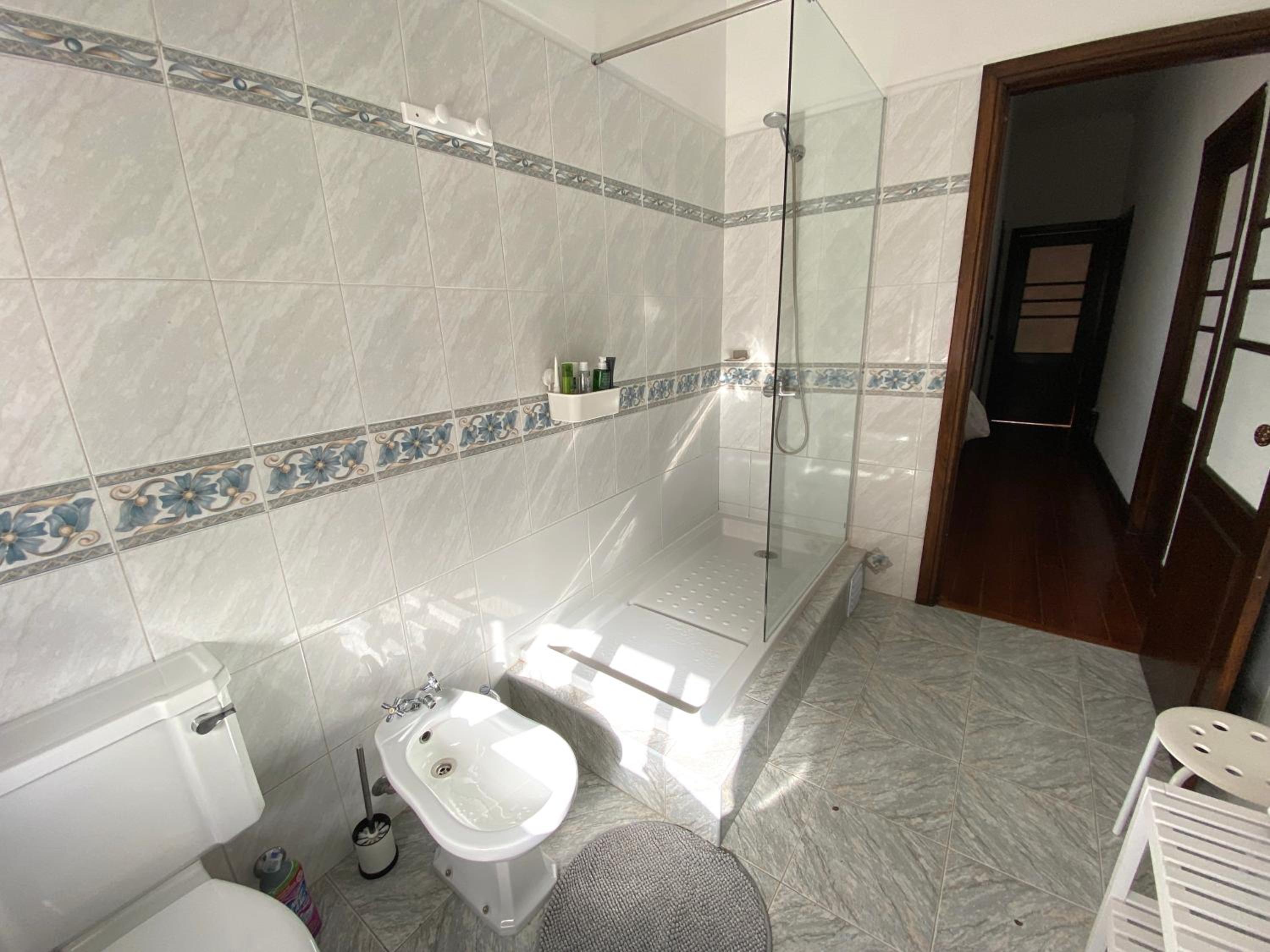 Deluxe Double or Twin Room with City View - Photo 7