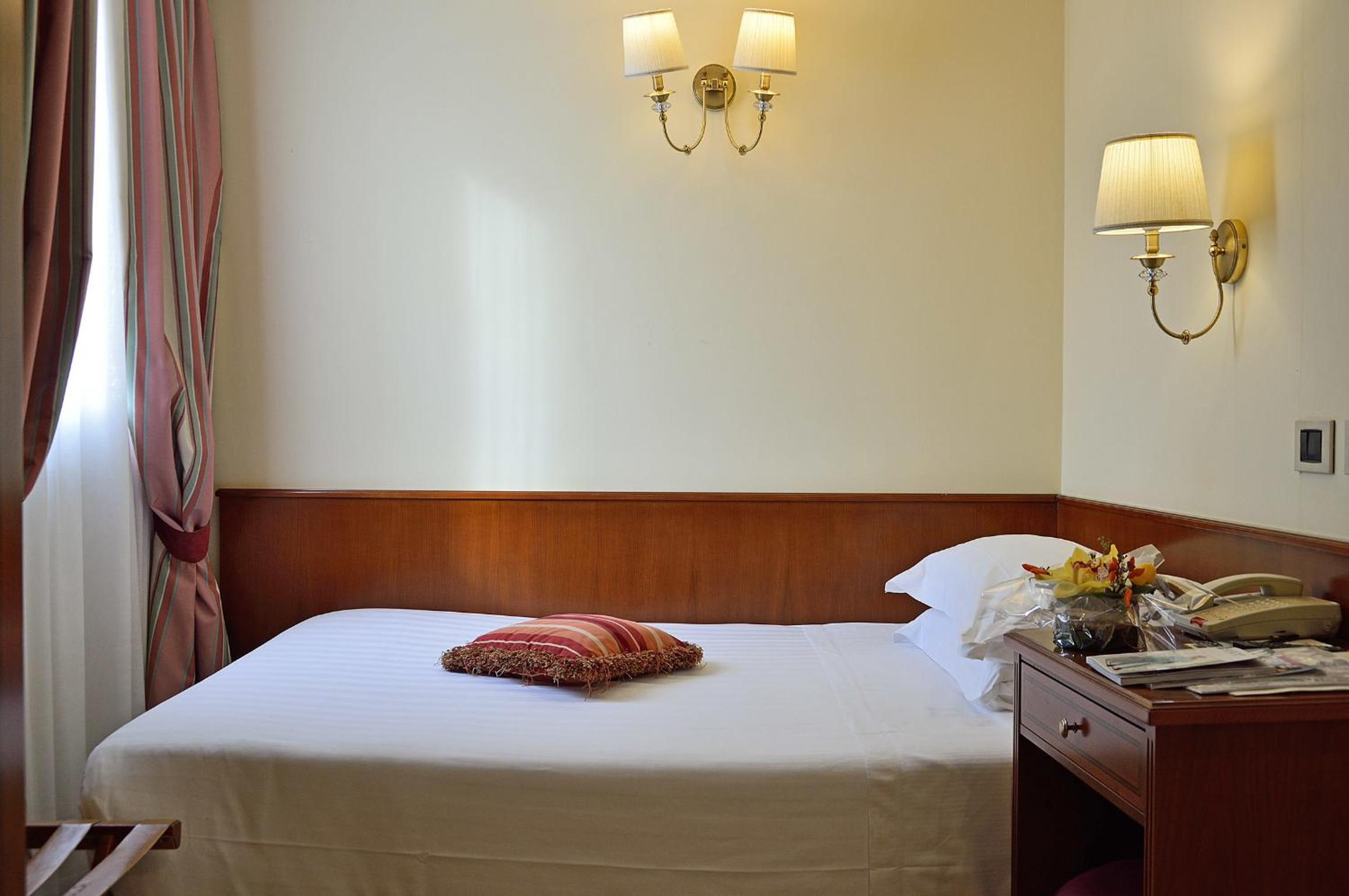Single Room photo 2