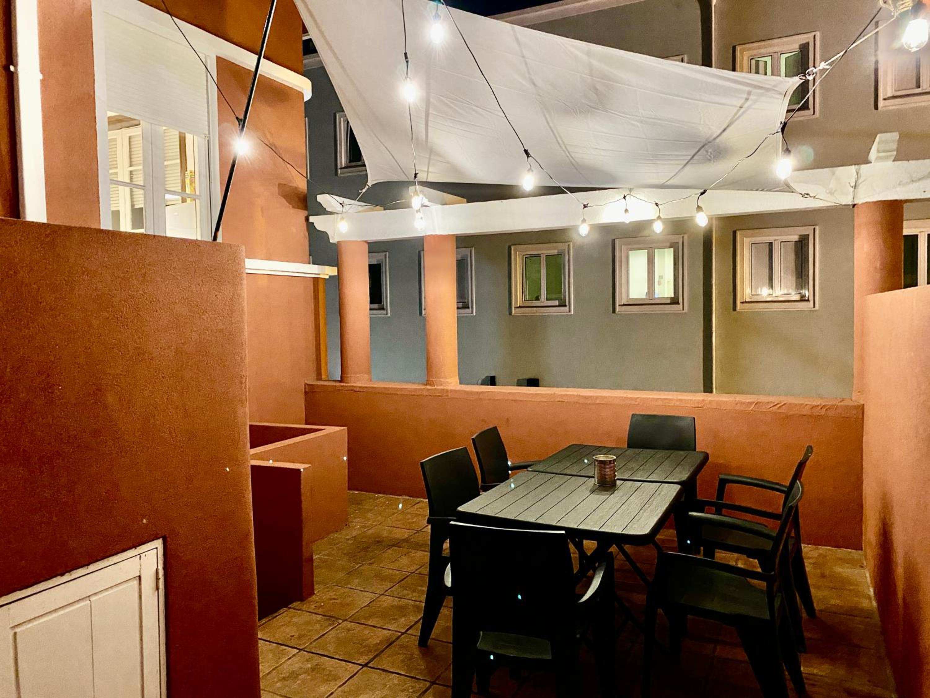 Deluxe Double or Twin Room with City View - Photo 12