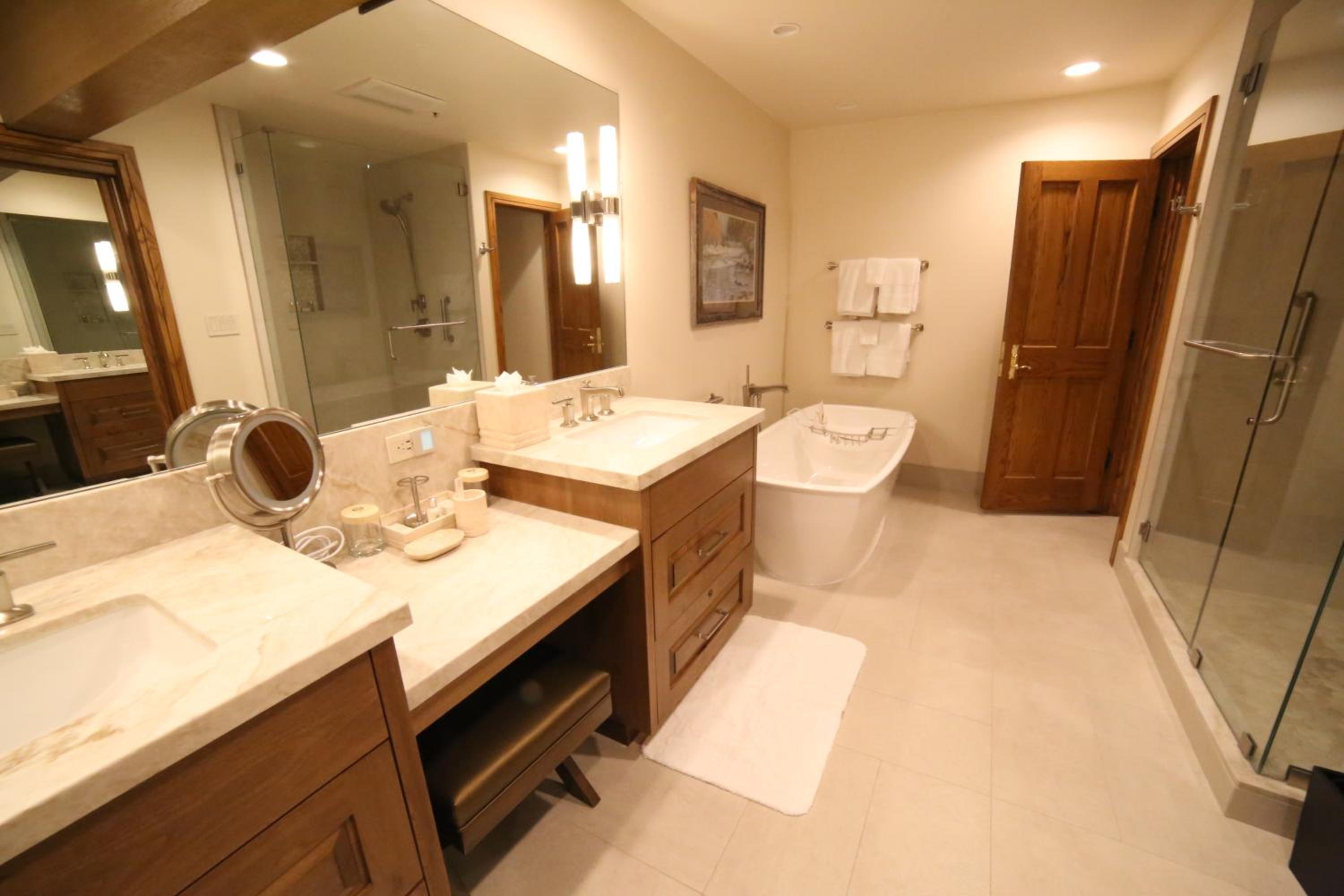 One-Bedroom Suite - Photo 4