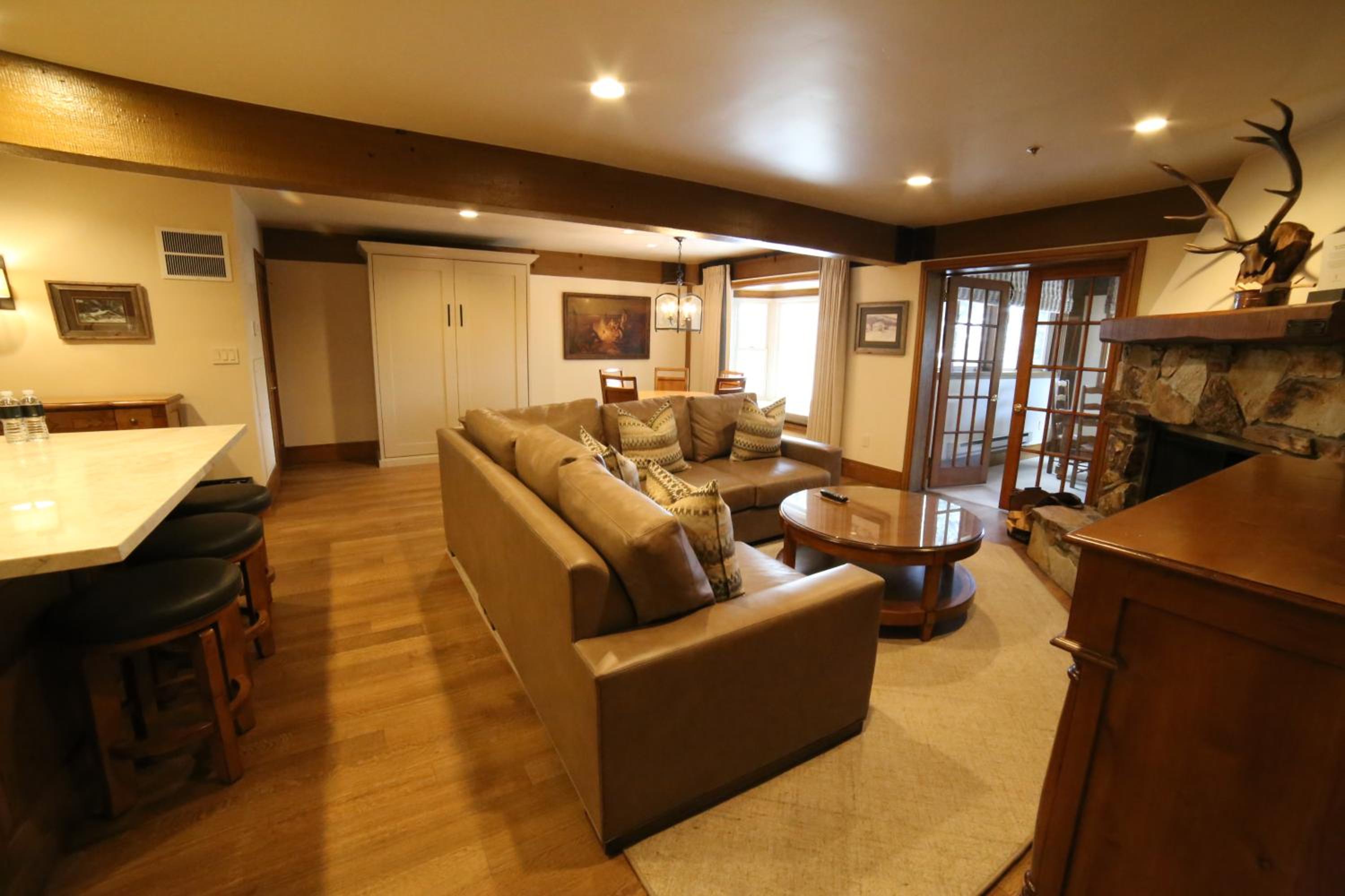 One-Bedroom Suite - Photo 8
