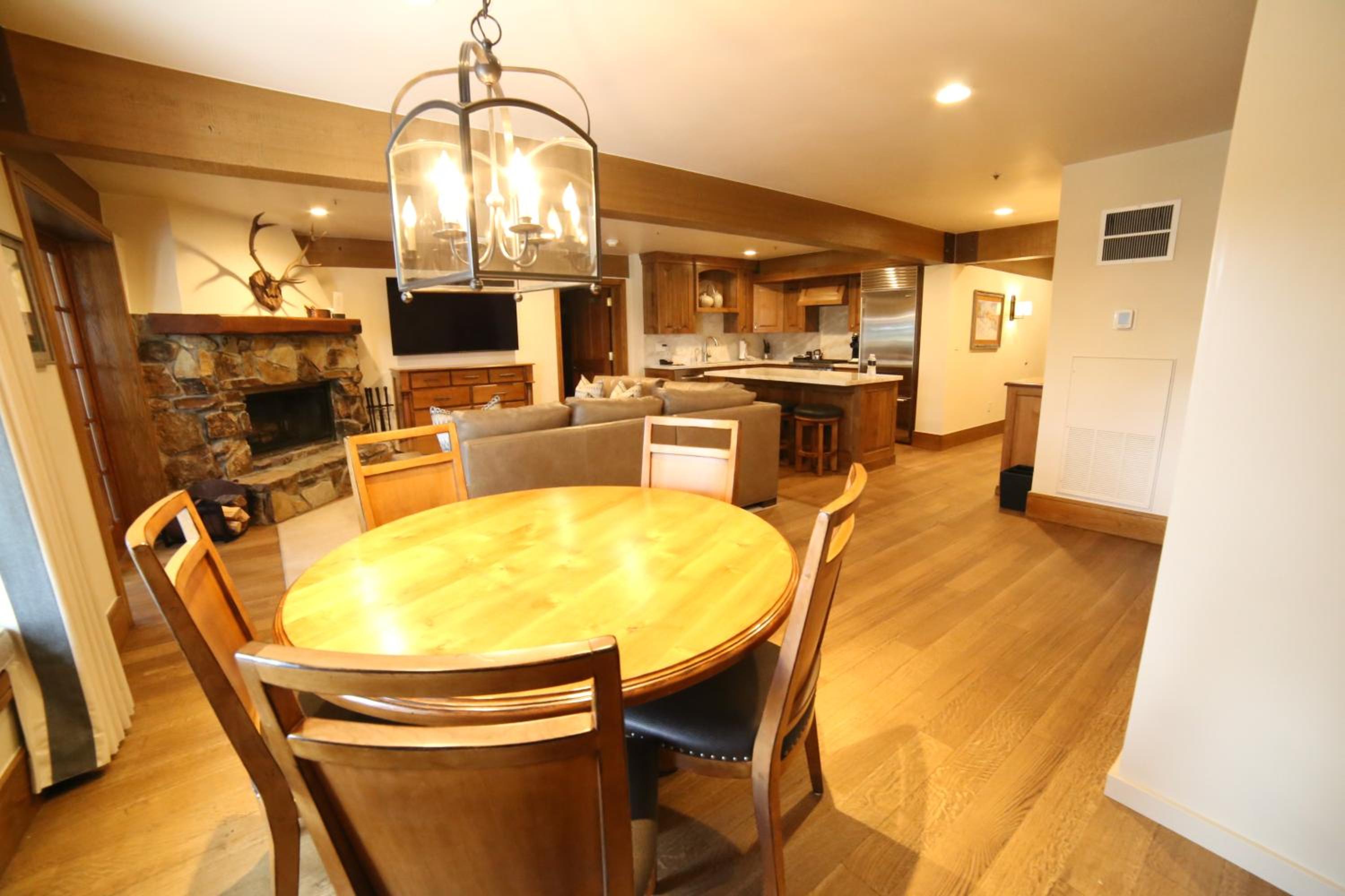 One-Bedroom Suite - Photo 7