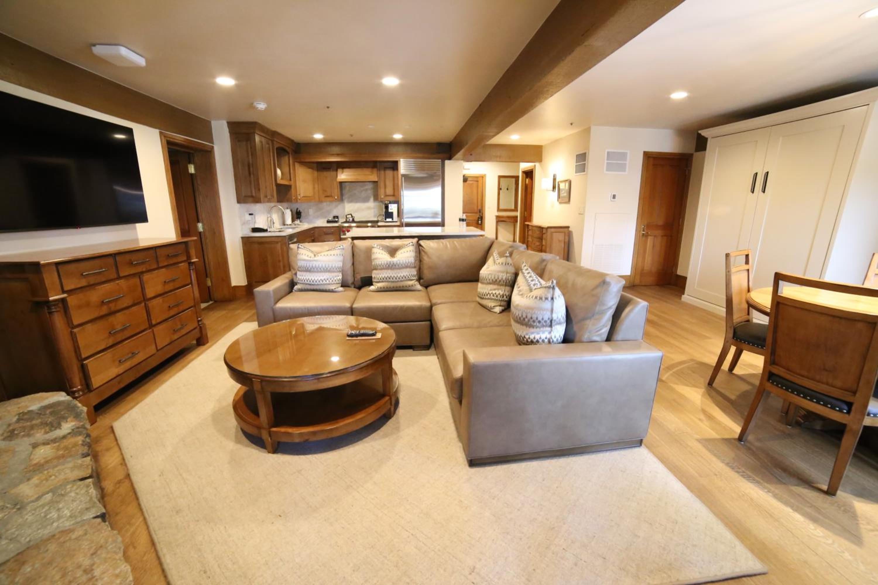 One-Bedroom Suite - Photo 1