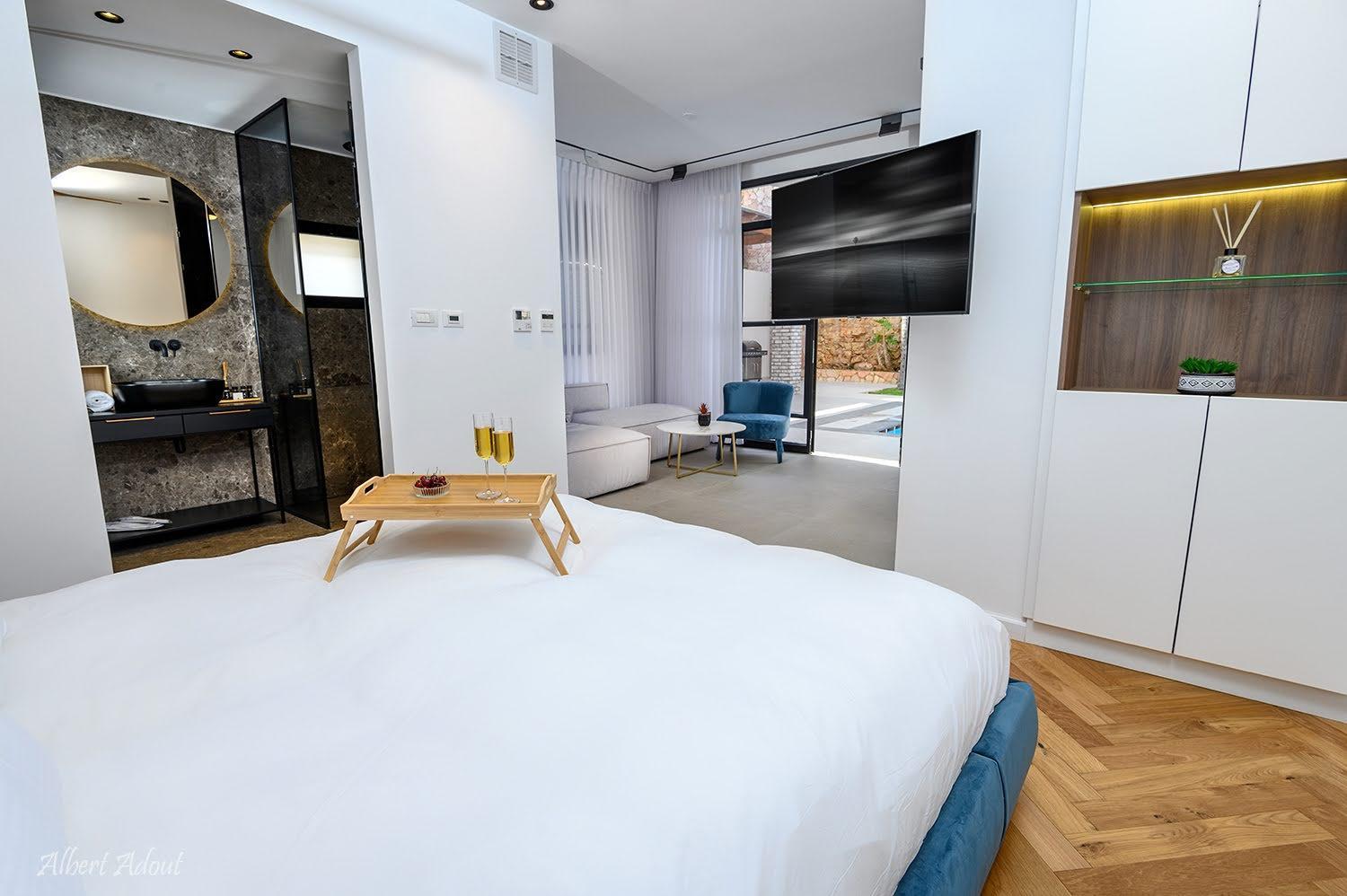Suite with Private Pool photo 1