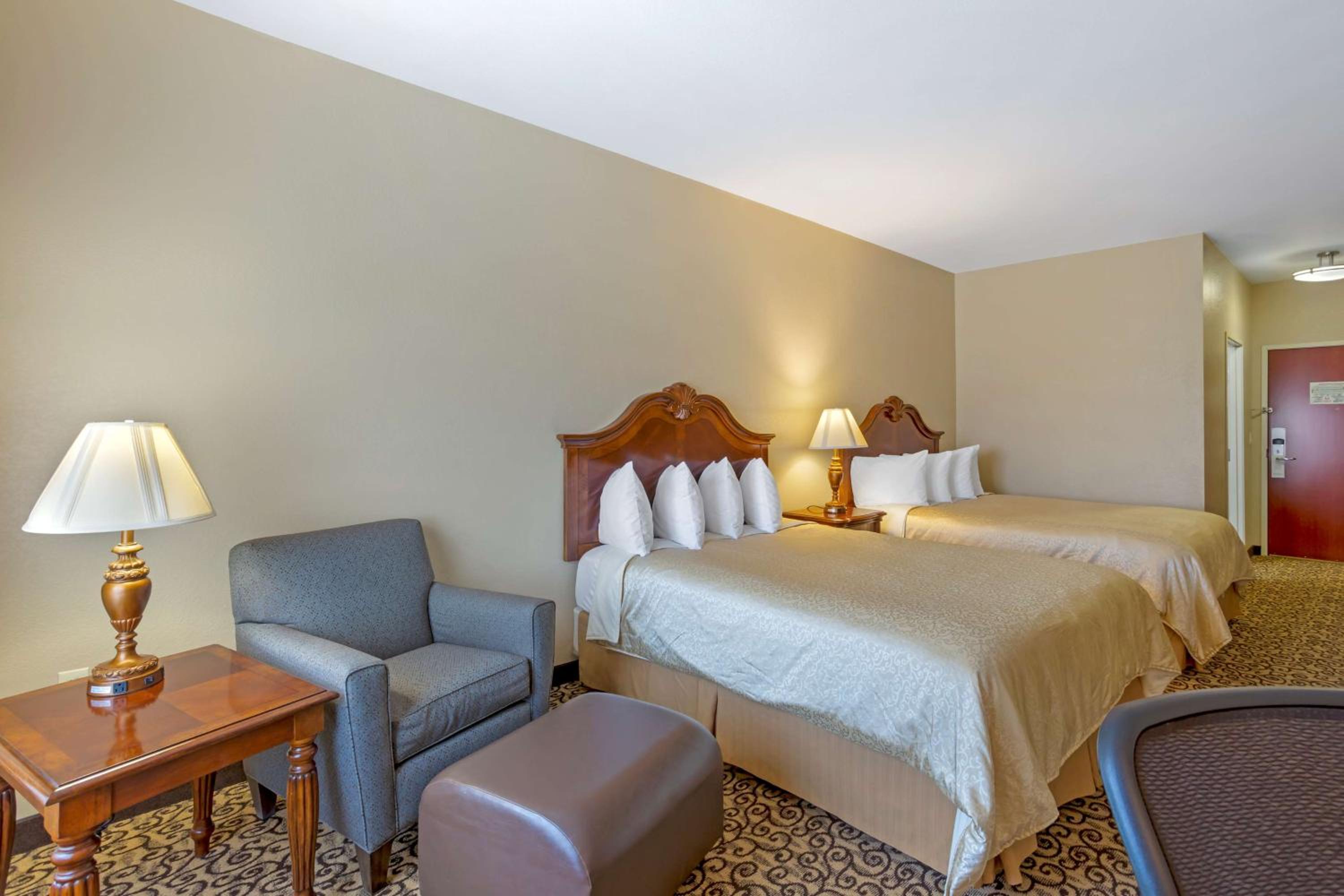 Queen Room with Two Queen Beds - Non-Smoking photo 1