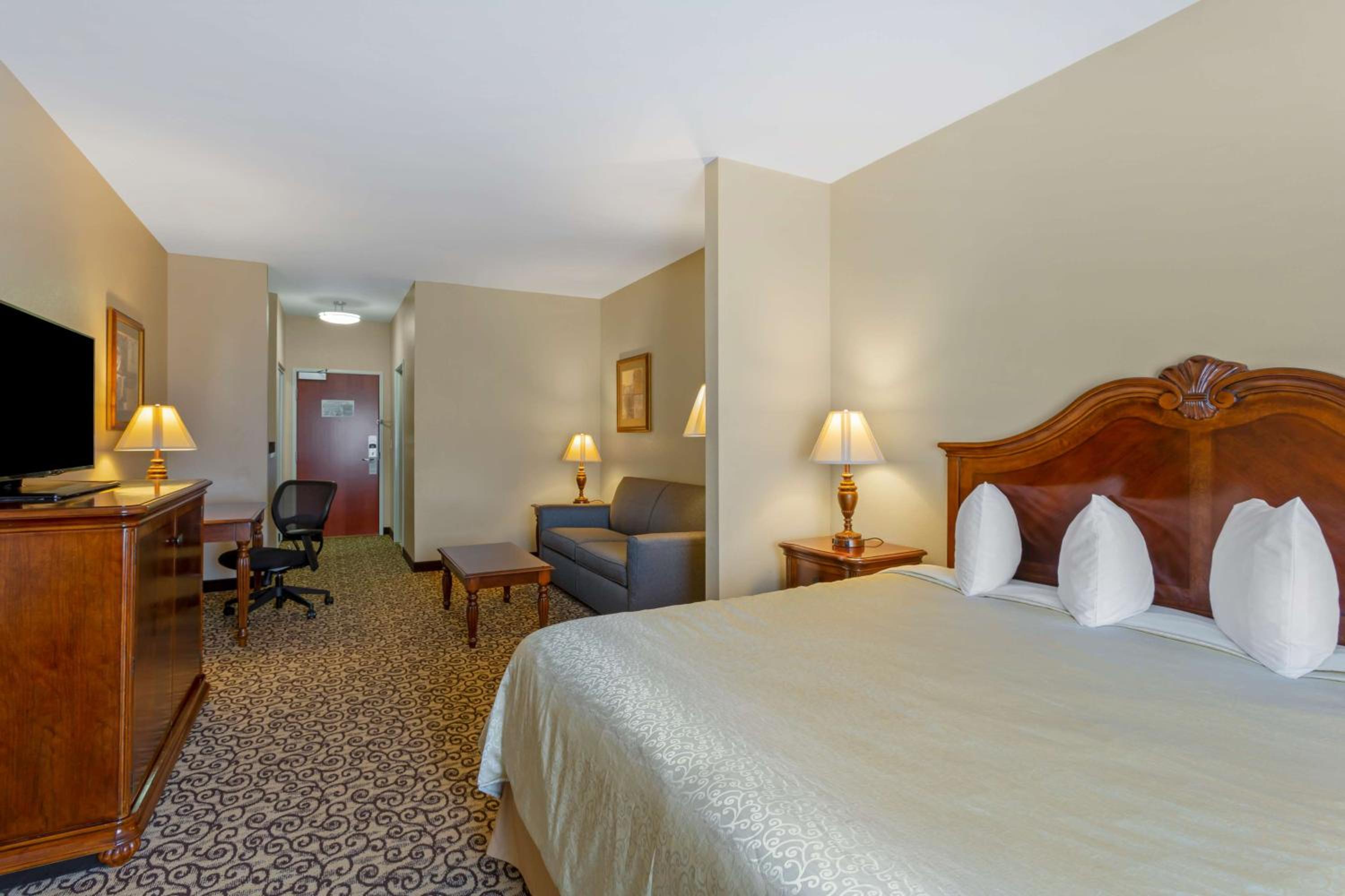 King Suite with Sofa Bed - Hearing Accessible/Non-Smoking