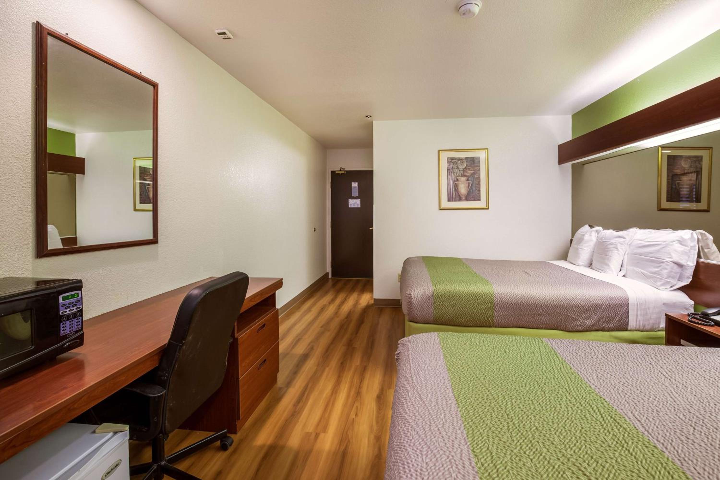 Deluxe Queen Room with Two Queen Beds - Non-Smoking - Photo 1