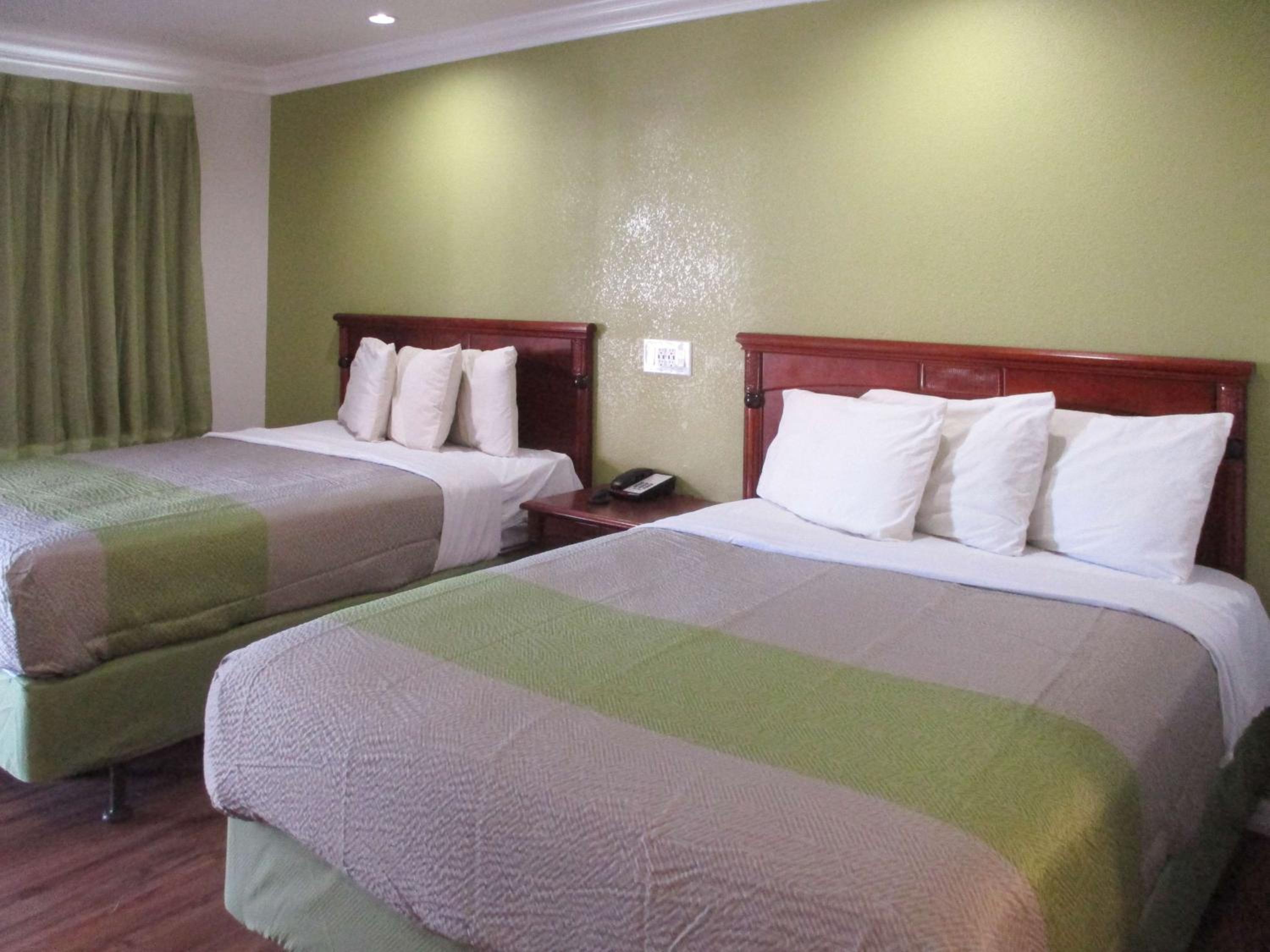 Deluxe Queen Room with Two Queen Beds - Non-Smoking - Photo 1