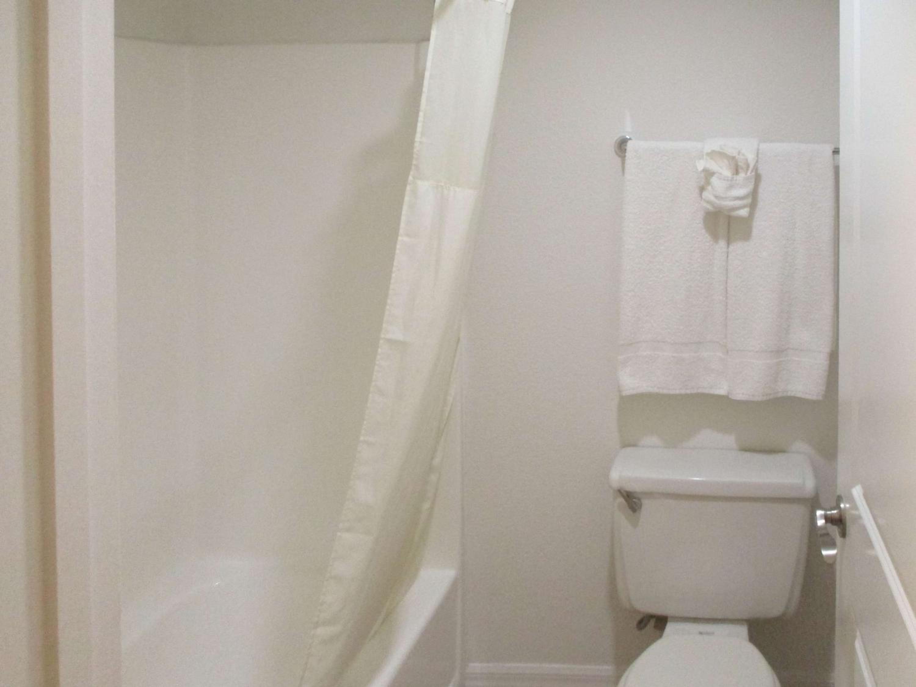 Deluxe King Room - Non-Smoking - Photo 5