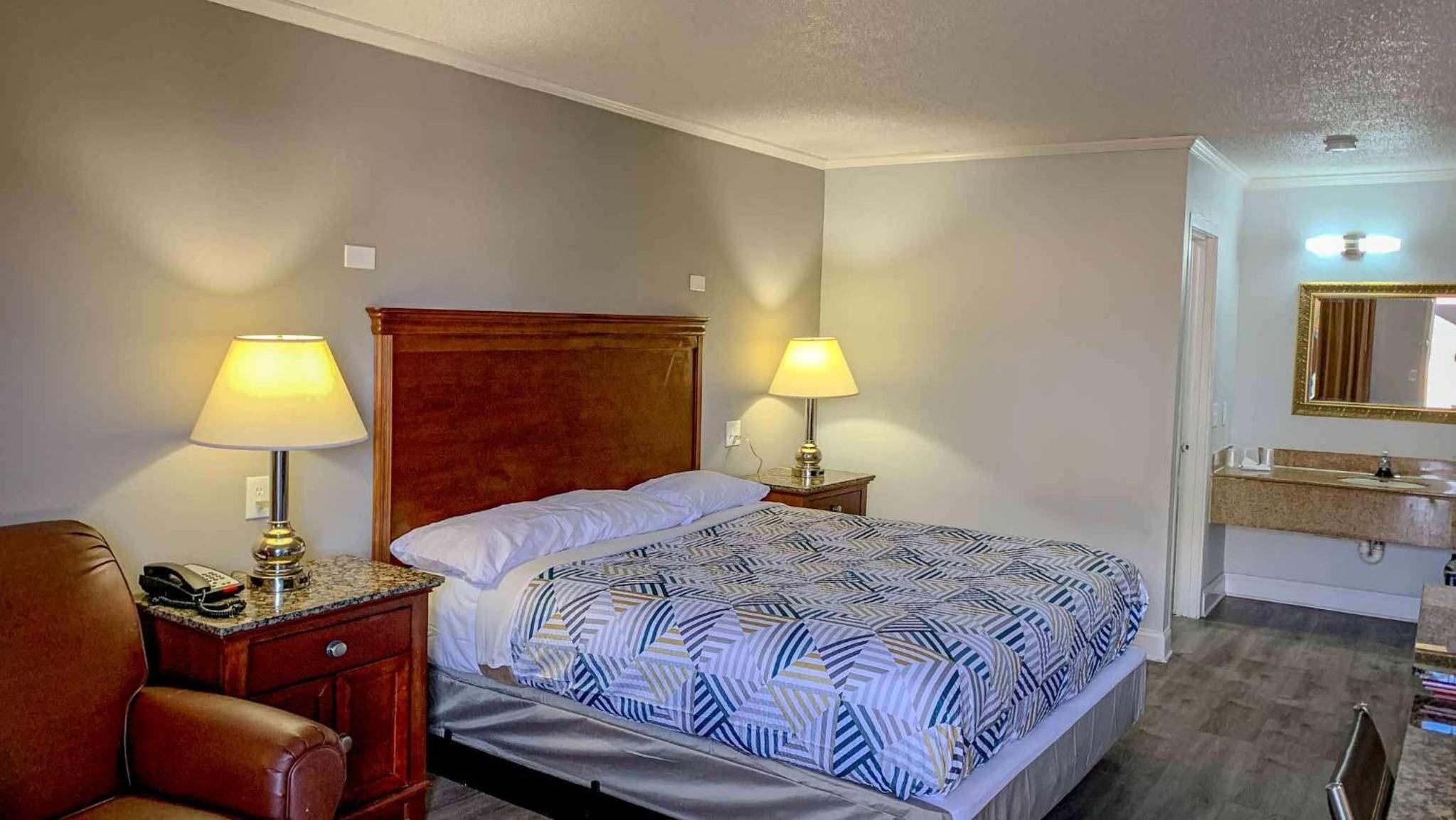 King Room - Disability Access - Non-Smoking photo 1