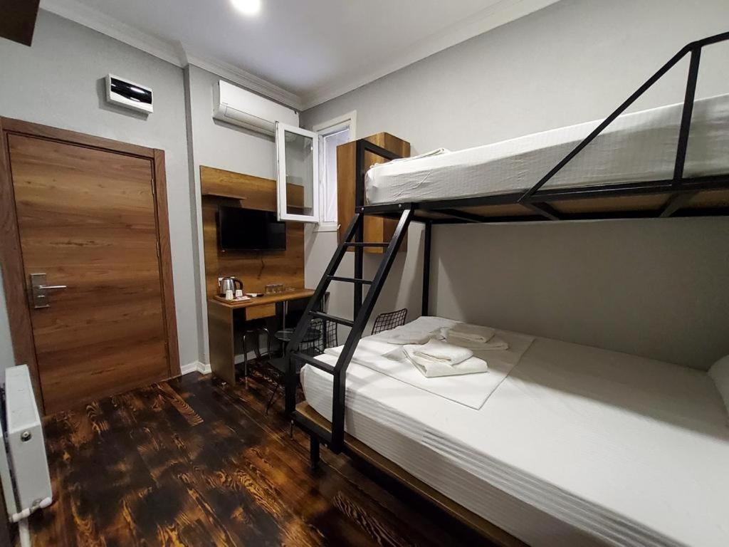 Comfort Triple Room with Shower photo 1
