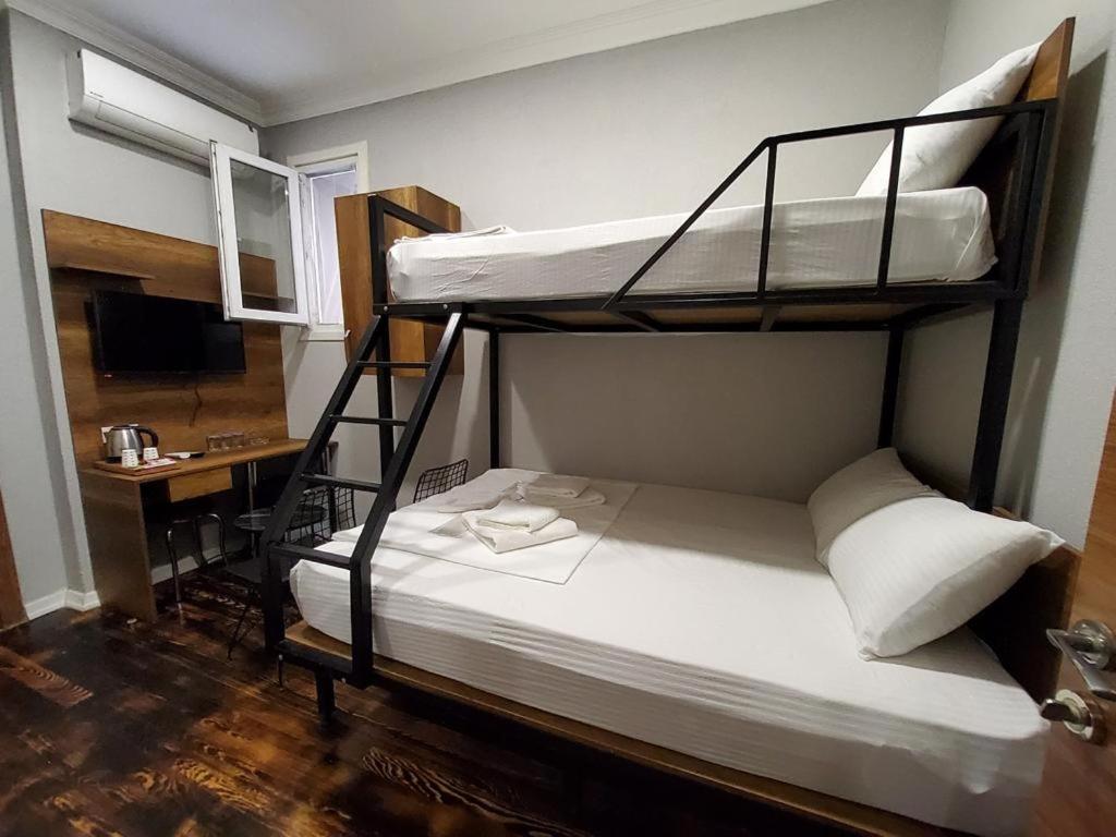 Comfort Triple Room with Shower photo 2
