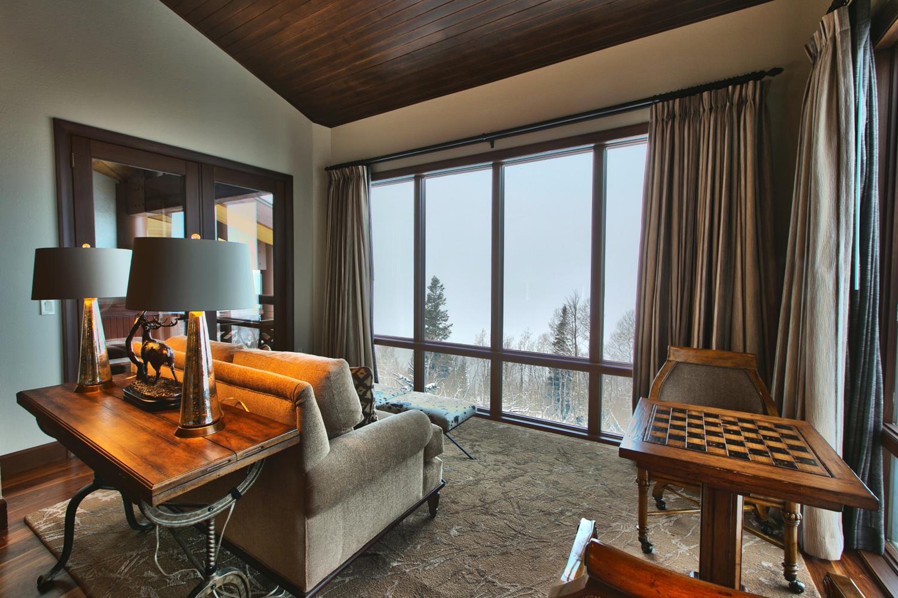 Premium Luxury One Bedroom with Hot Tub - Photo 8
