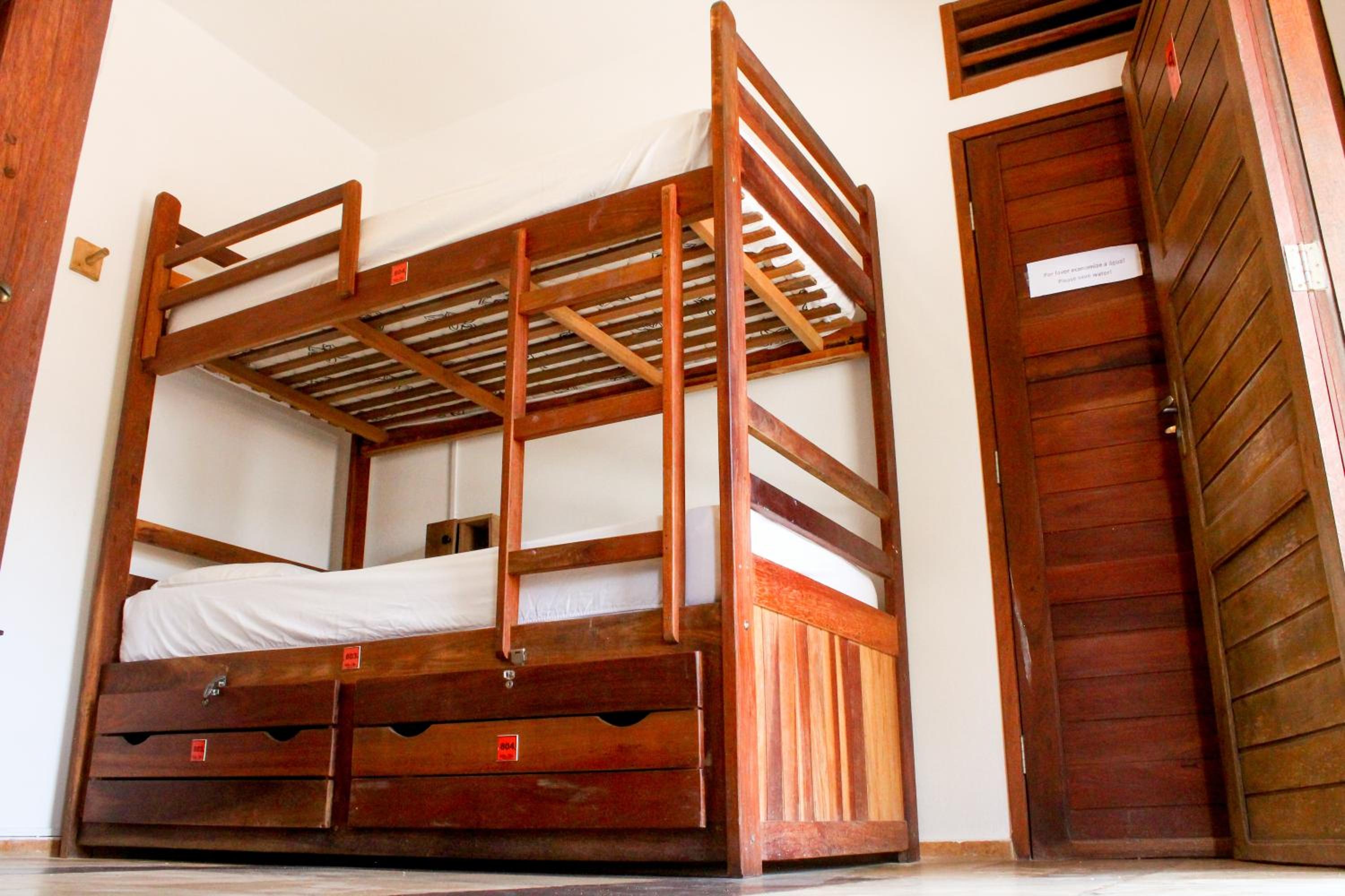 Bed in 8-Bed Mixed Dormitory photo 3
