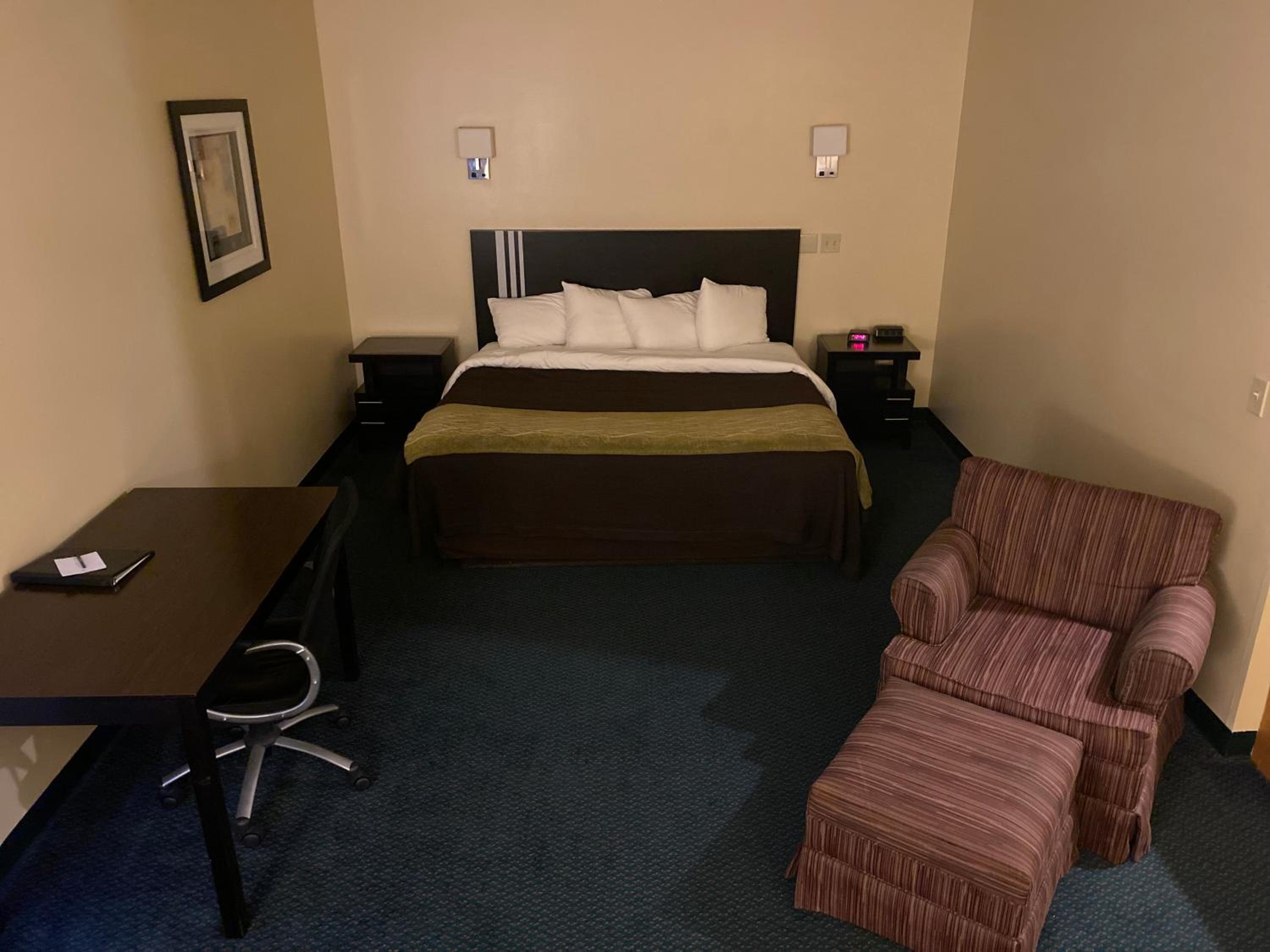 Deluxe King Room - Photo 6