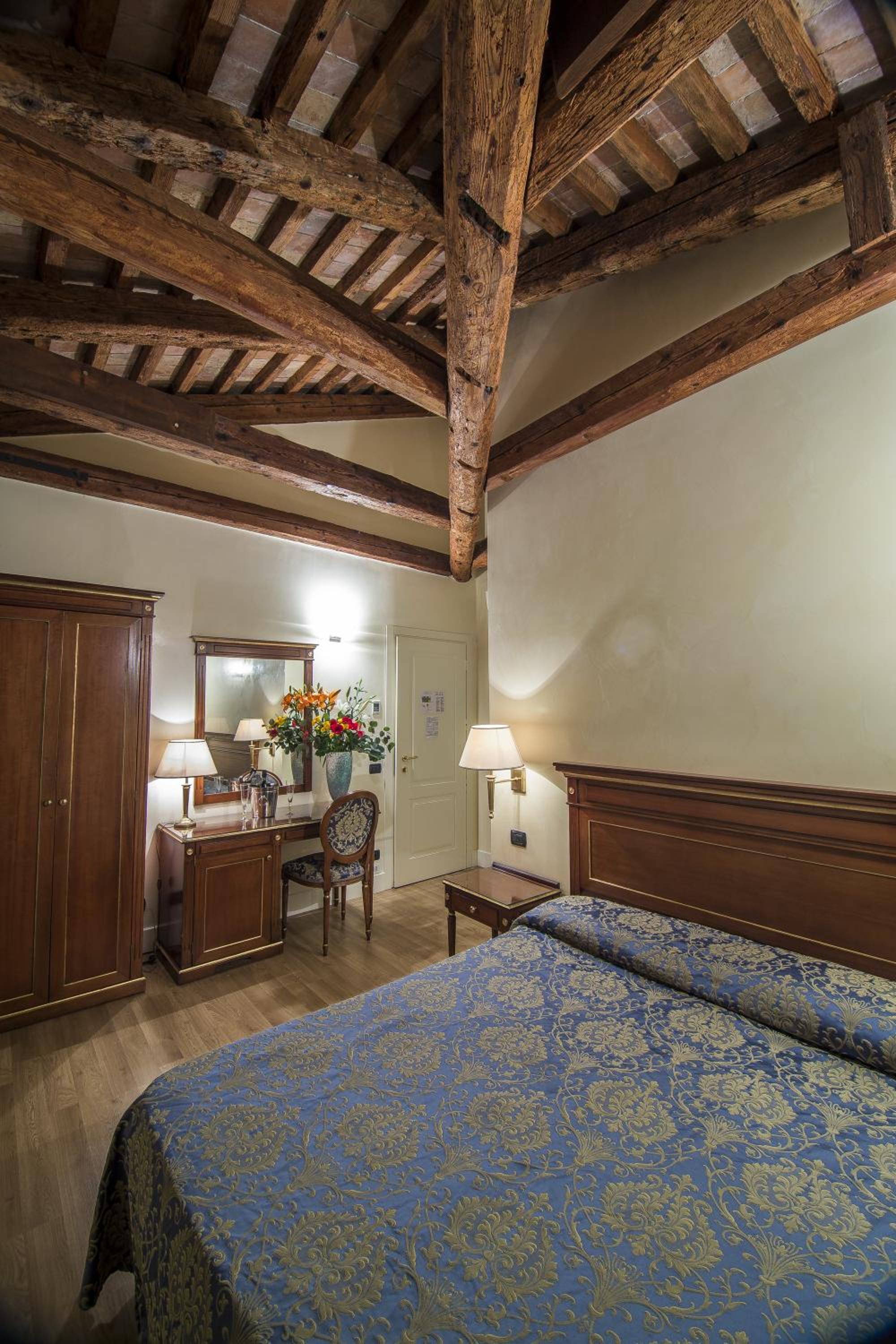 Deluxe Double Room with Canal View photo 1