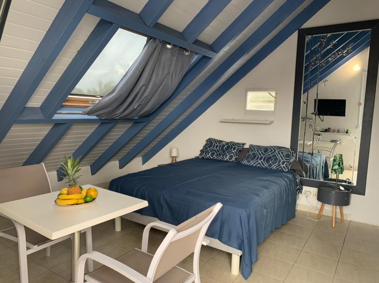Deluxe Room (2 Adults + 1 Child)