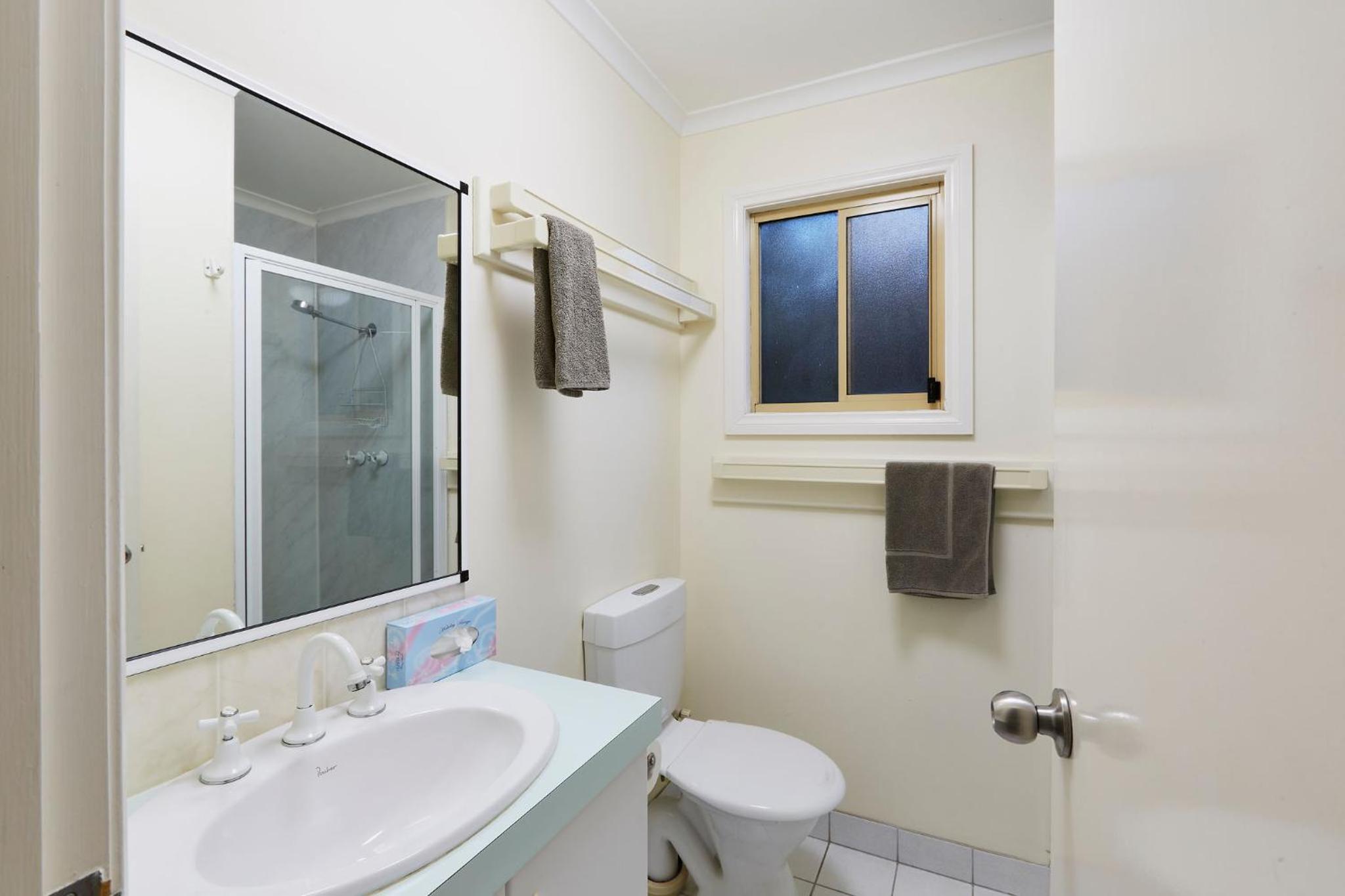 Ensuite Cabin photo 2