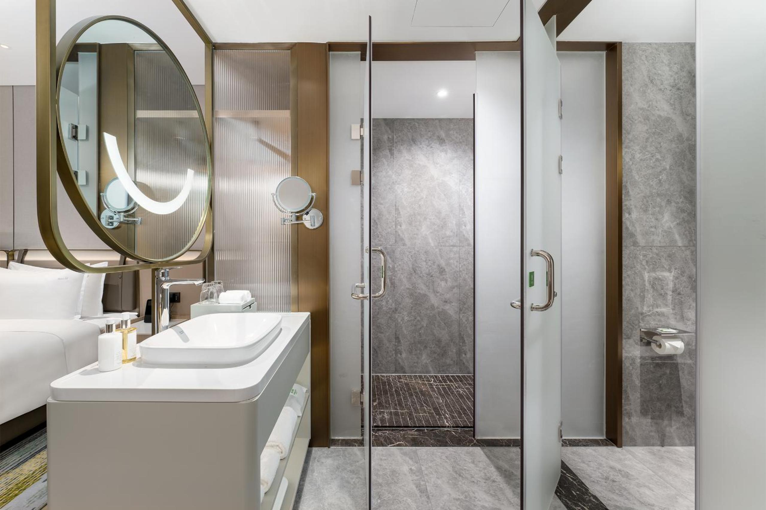 Premium King Room with River View - Photo 1