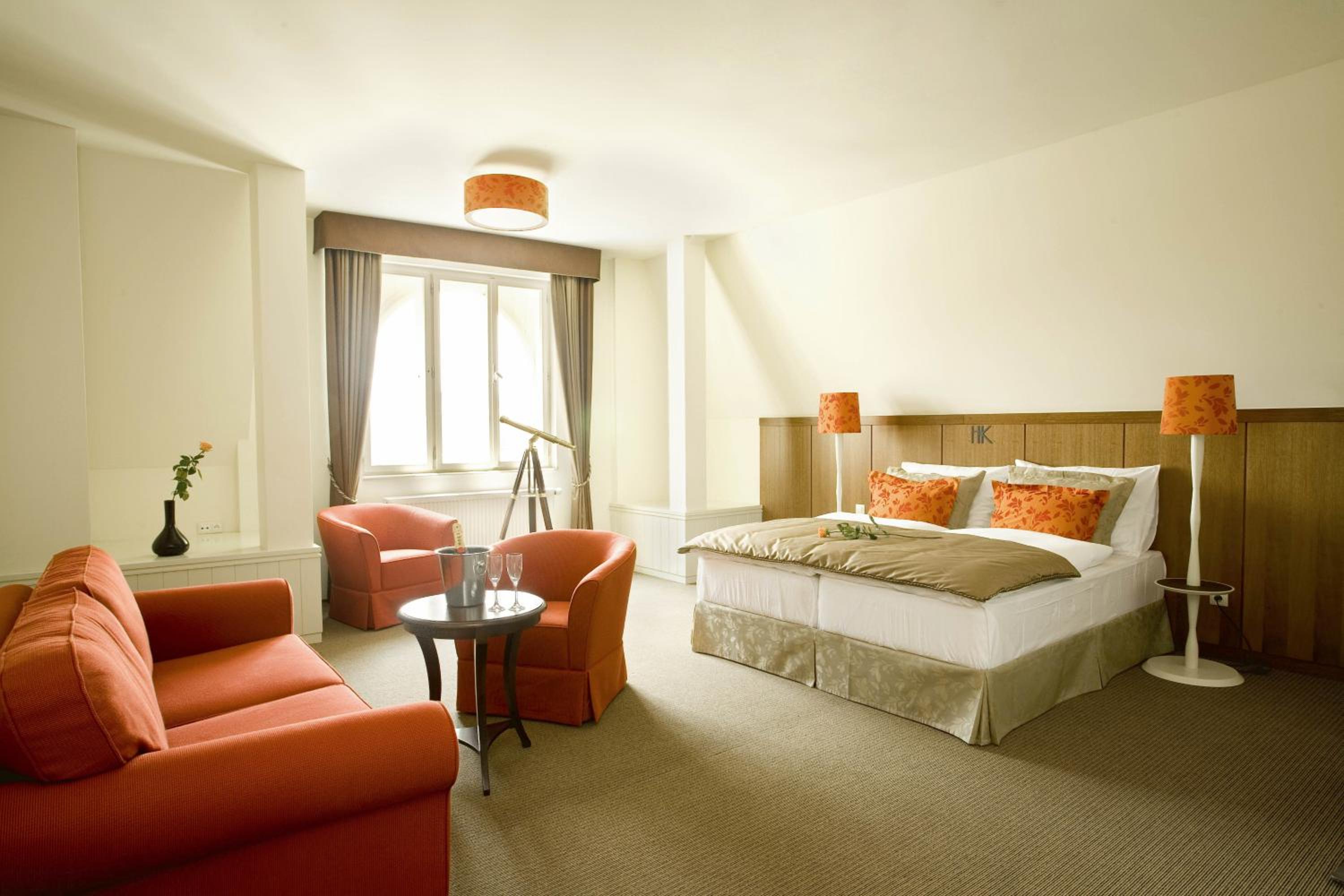 Double room with two Extra beds - Royal
