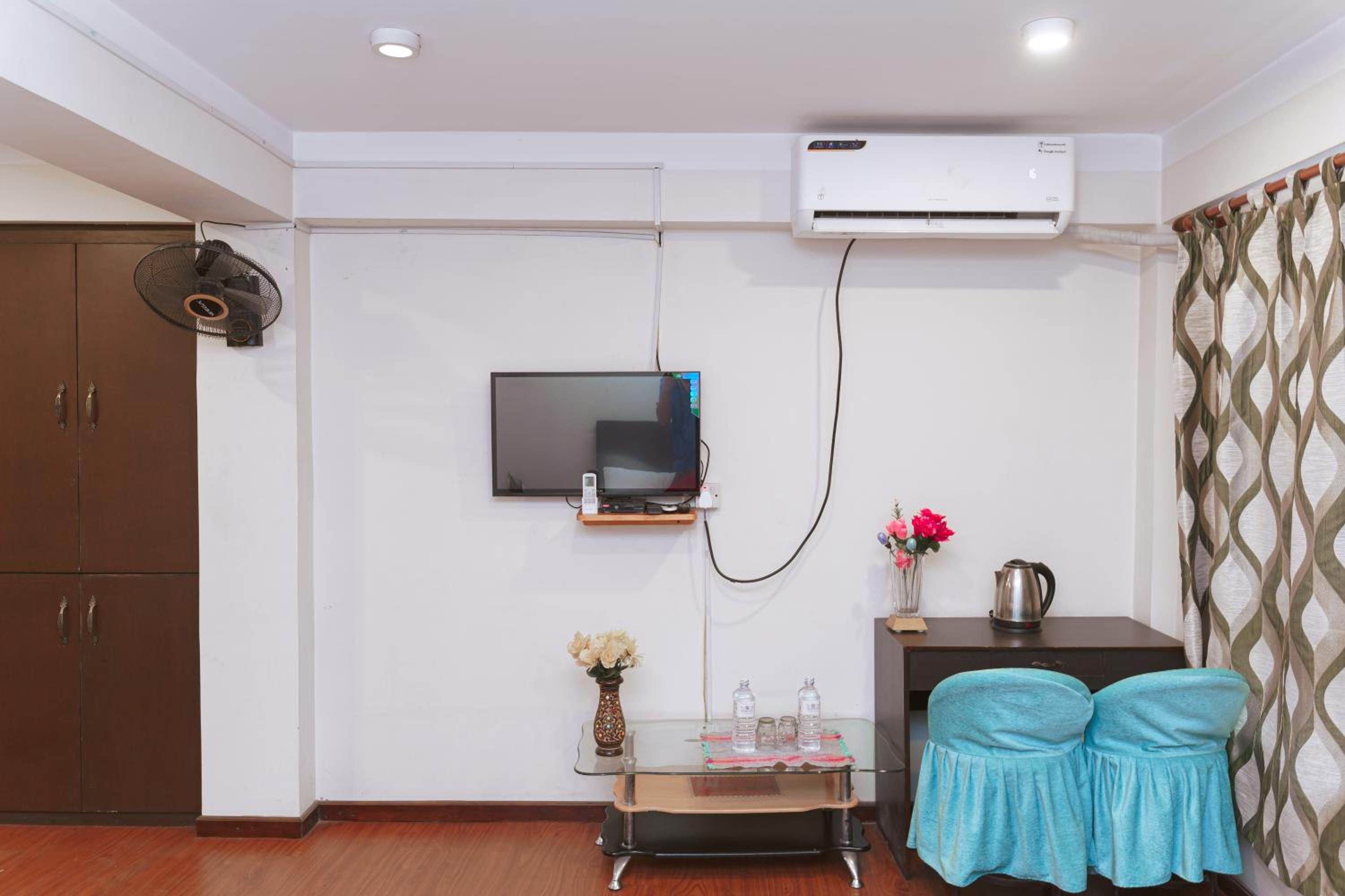Family Room - Photo 10