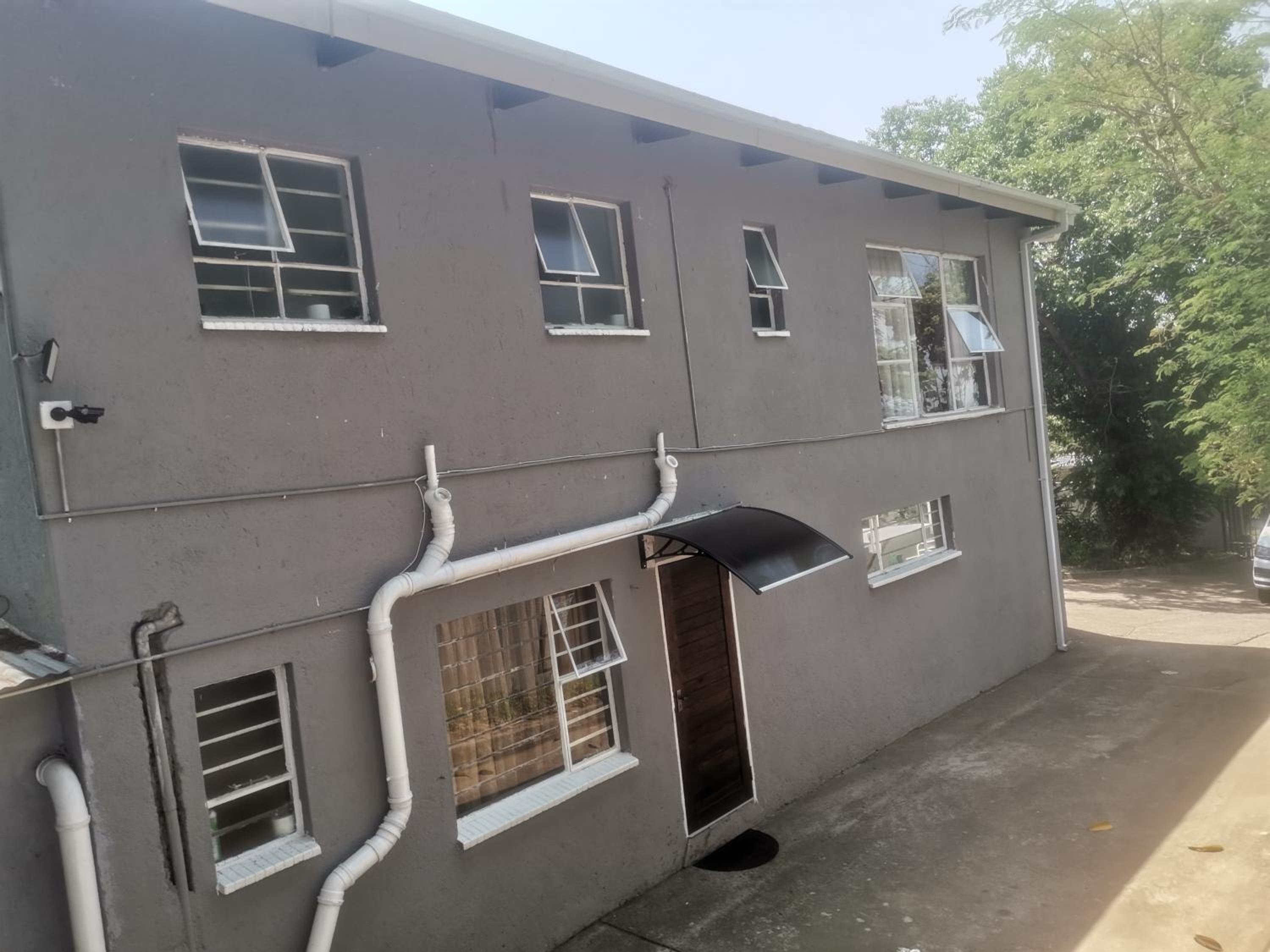 Four-Bedroom House - Photo 17