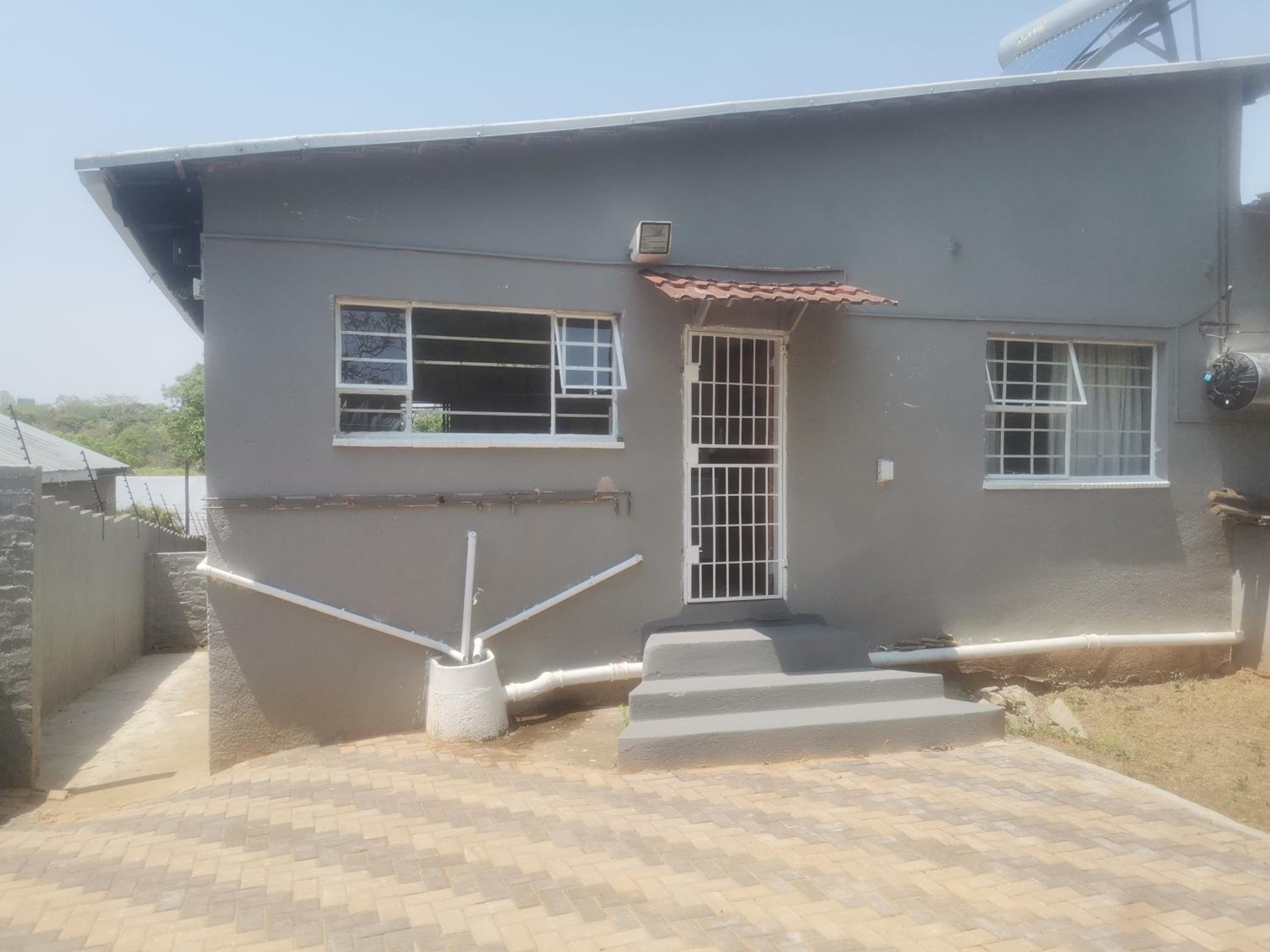 Four-Bedroom House - Photo 16