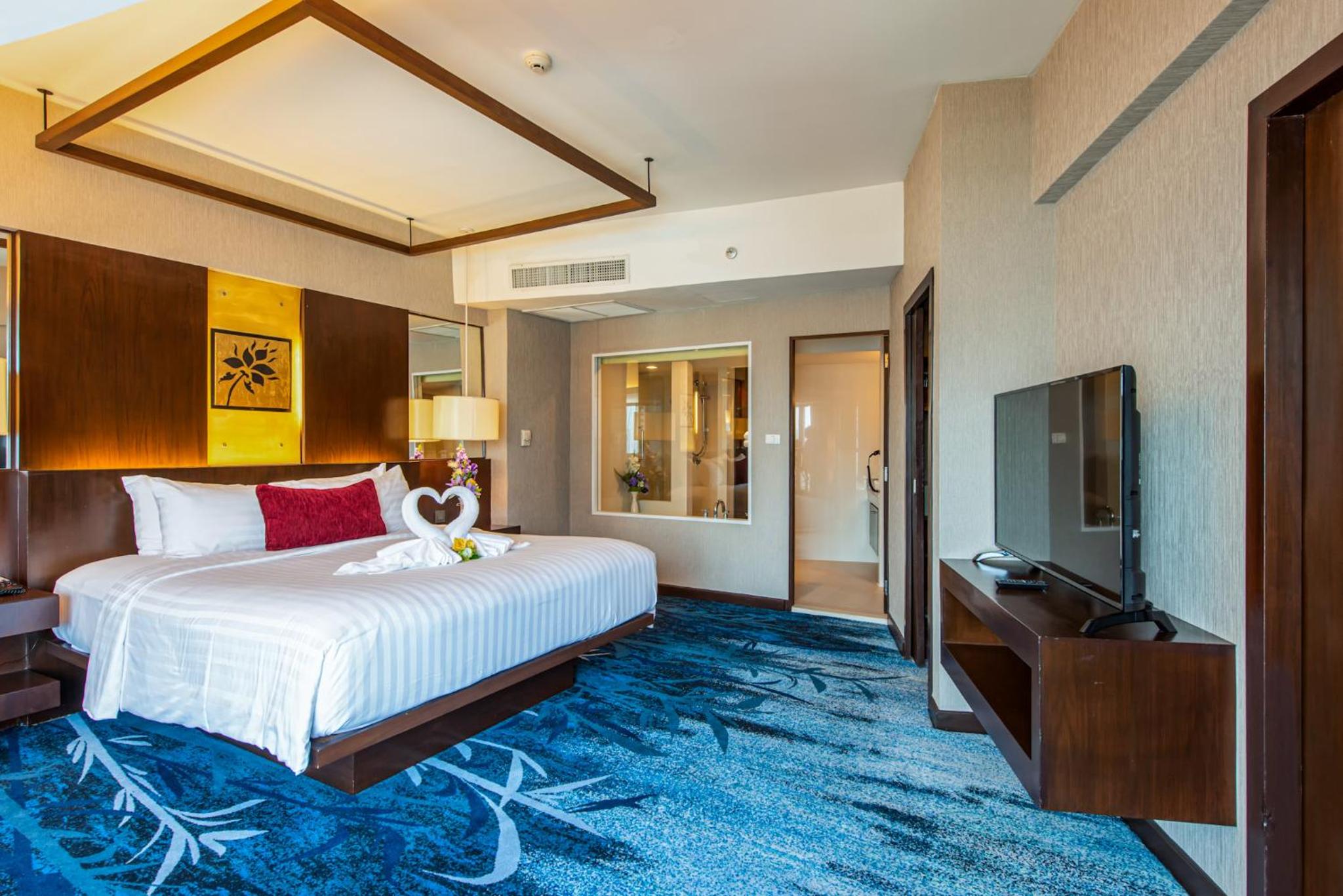Privilege Suite Double Bed Sky Wing thumbnail 6