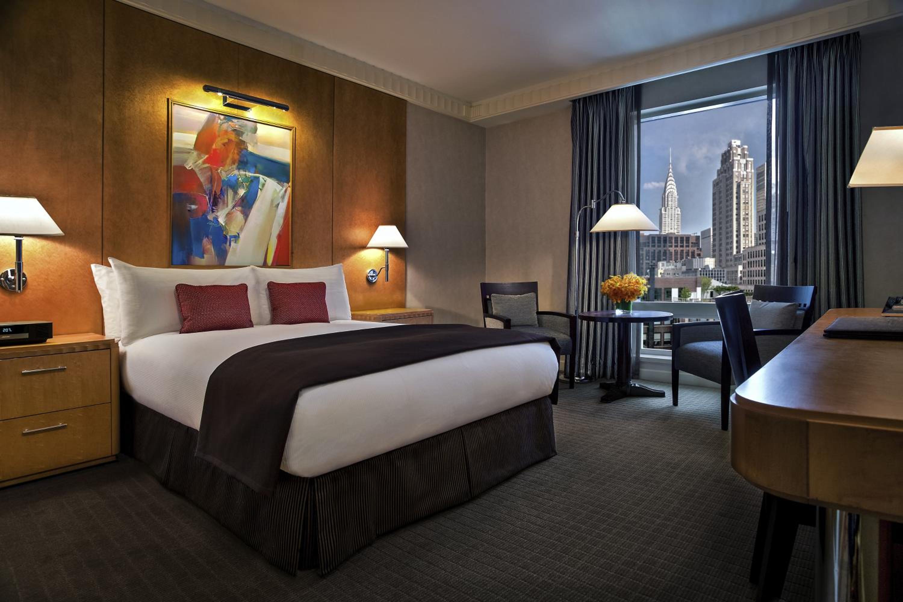 Queen Room With Skyscraper View - Top Floors