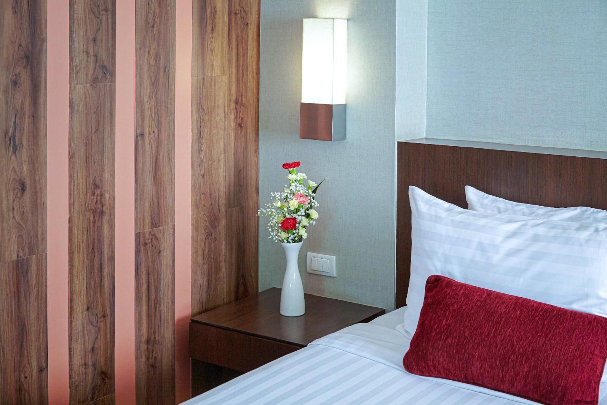 Deluxe Double Bed Sky Wing