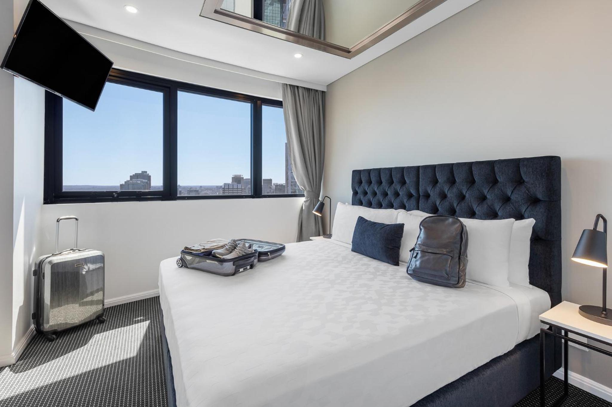 One-Bedroom Altitude Suite photo 3