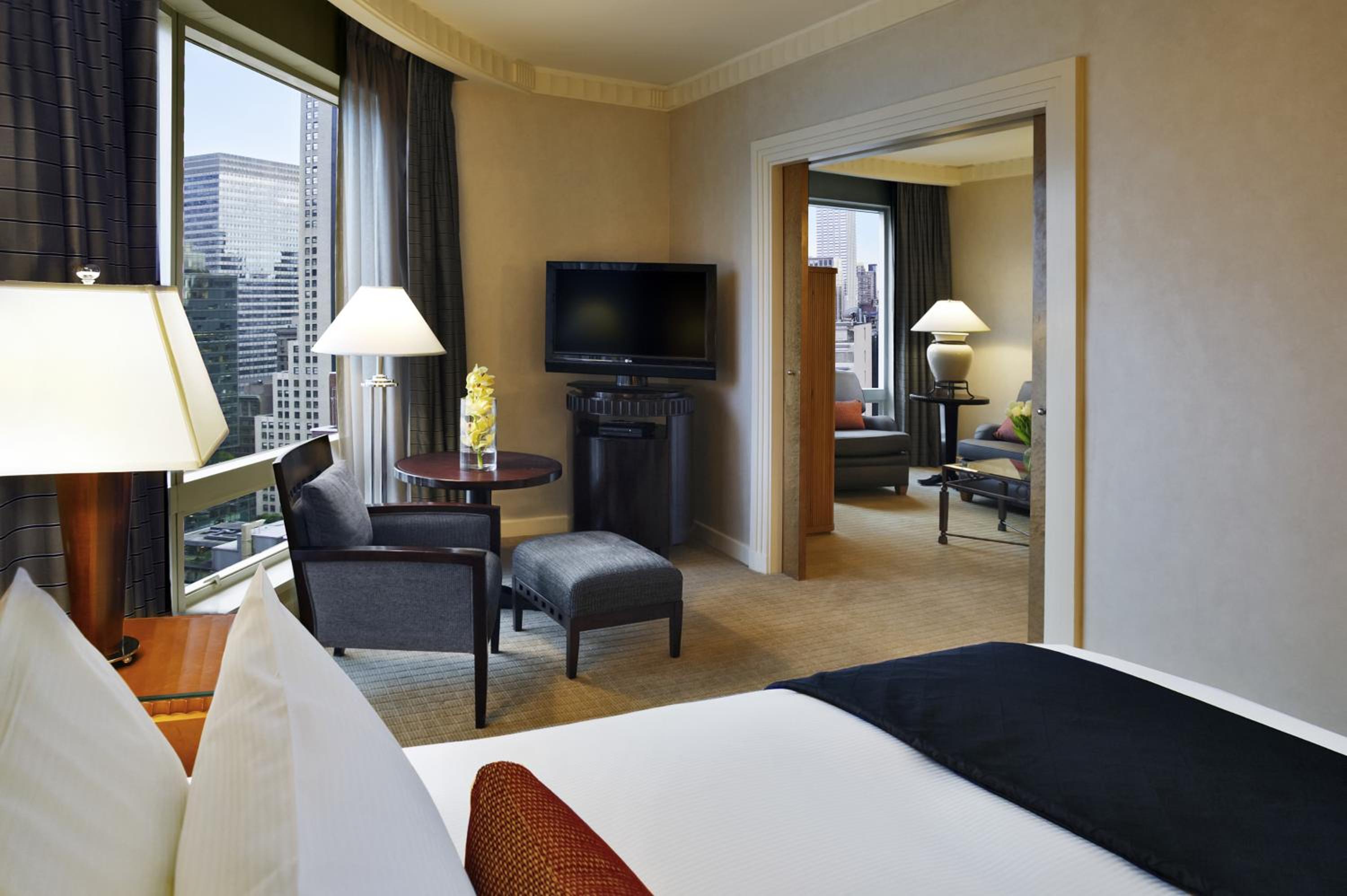 Juliette Balcony City View 1 Bedroom King Suite on 22nd floor thumbnail 6