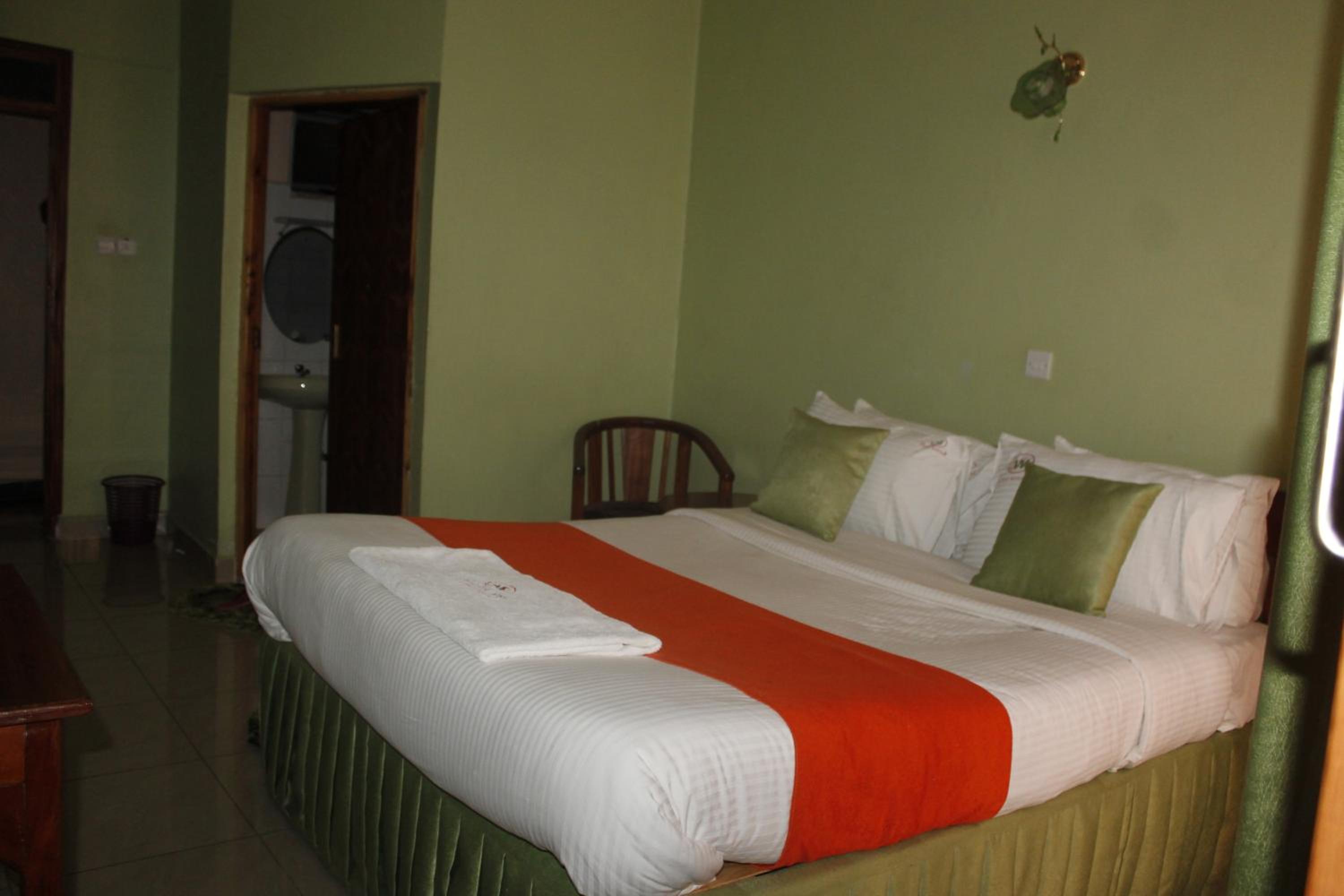 Single Room with Bathroom photo 3