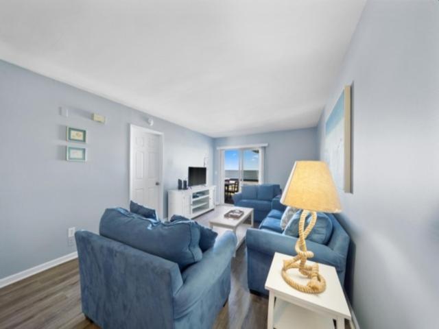 Three-Bedroom House photo 3