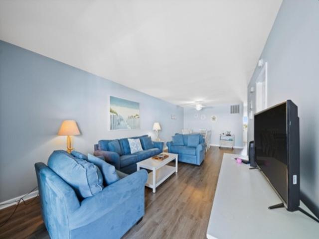 Three-Bedroom House photo 3