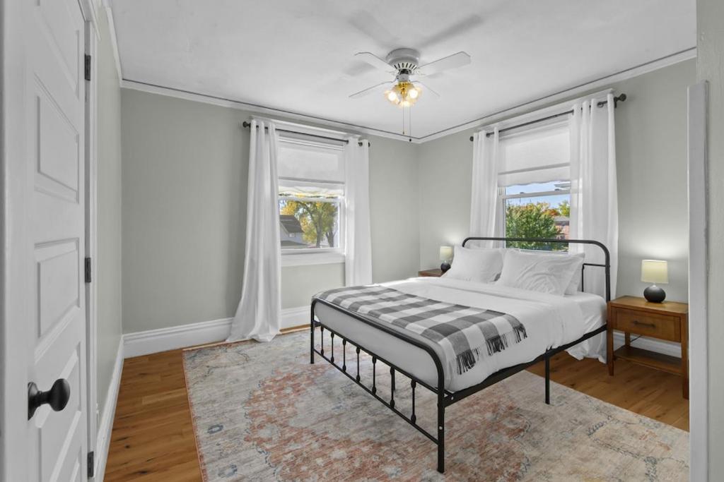 Five-Bedroom House photo 1