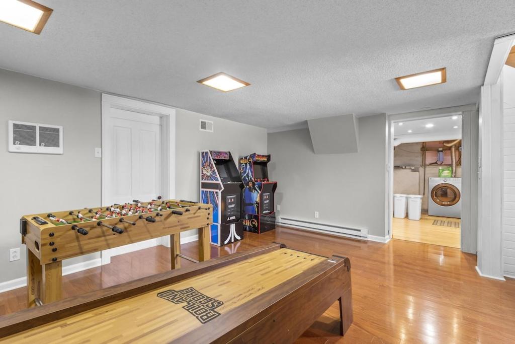 Five-Bedroom House photo 2